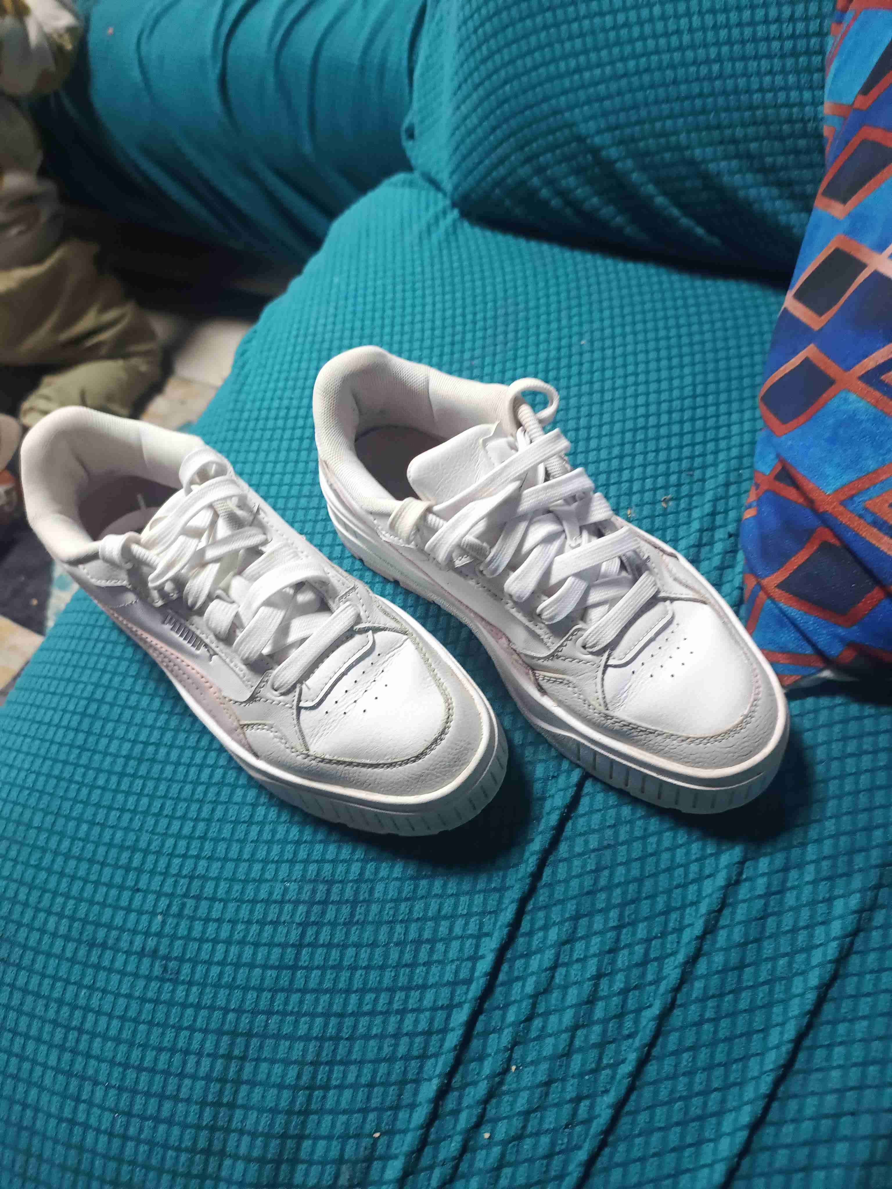 Zapatillas blancas deportivas - 2