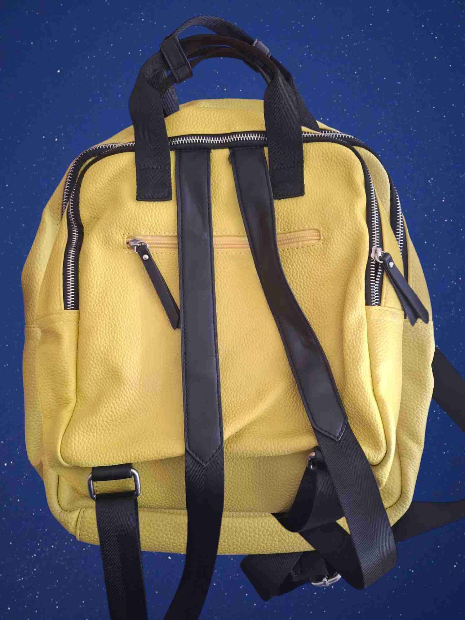 Mochila amarilla con bolsillos - miniatura 2