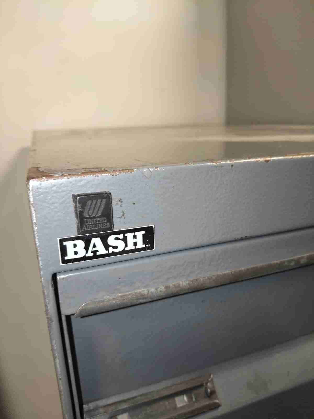 Archivador metálico gris usado - miniatura 1