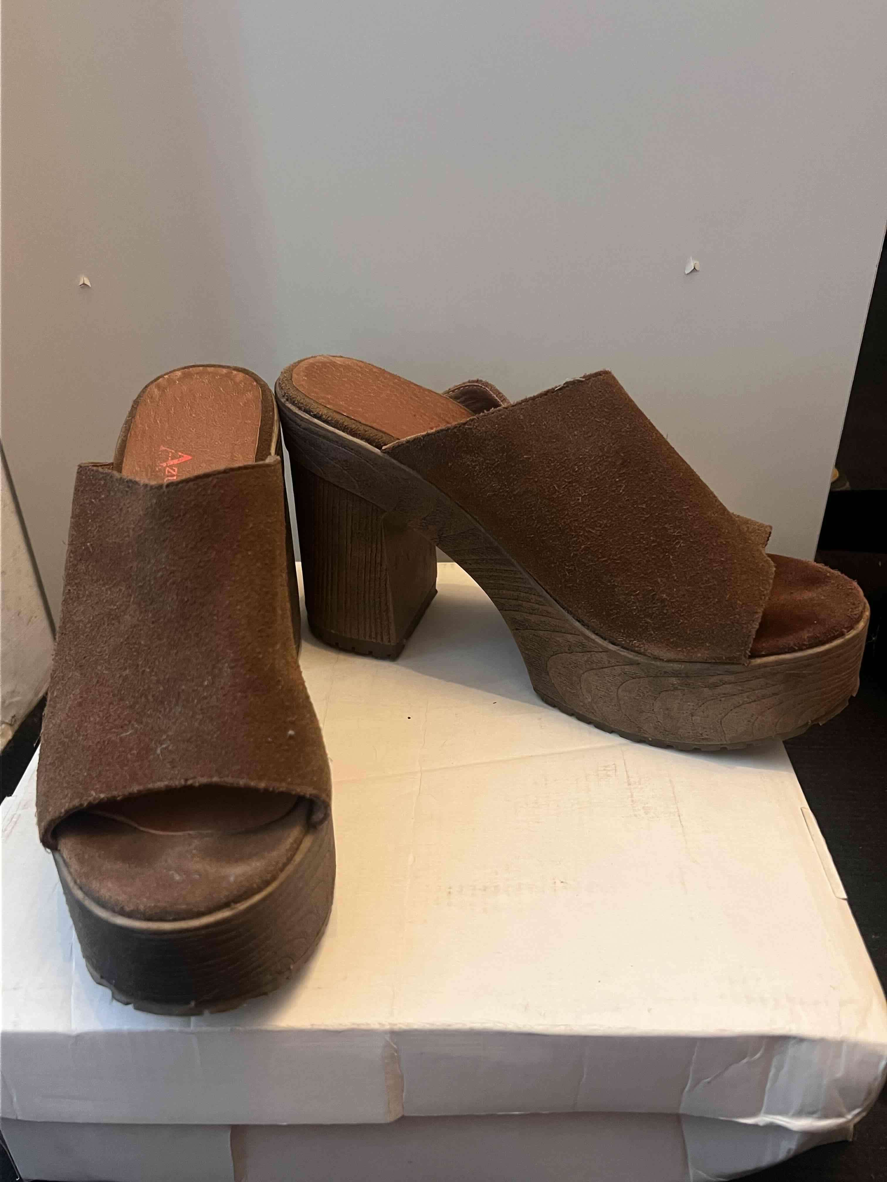 Zuecos marrones de gamuza talla 37 - miniatura 3