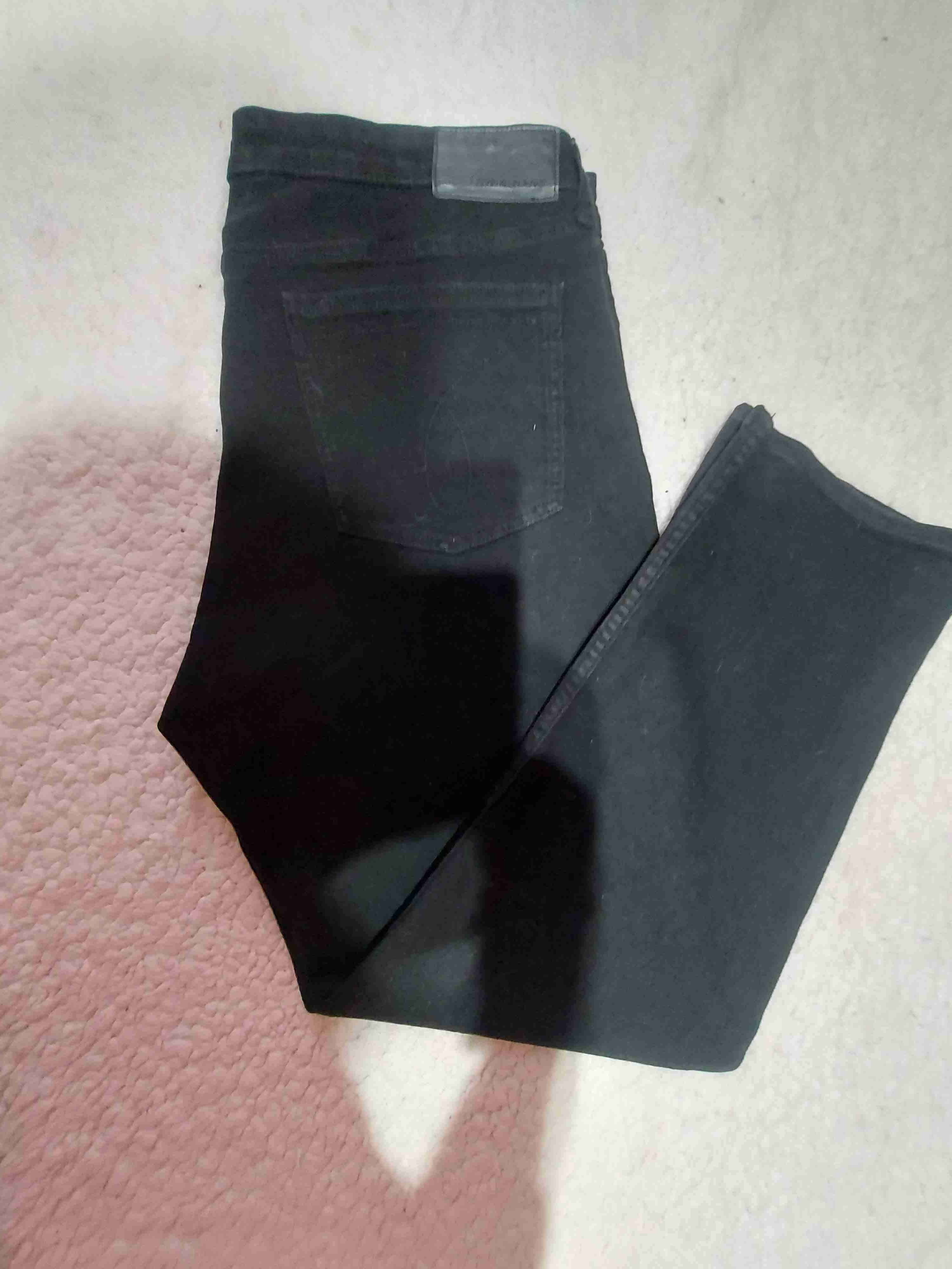 Calvin Klein. Jeans negros para mujer, Talla 48 - 2