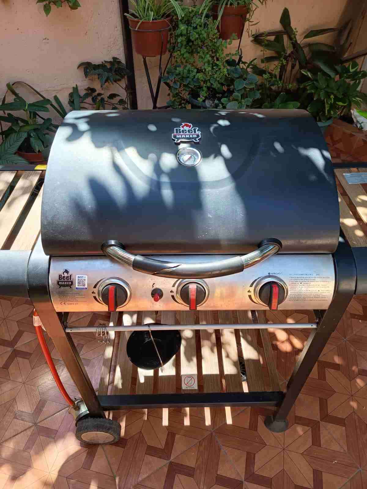 Parrilla a gas con 3 quemadores - miniatura 2