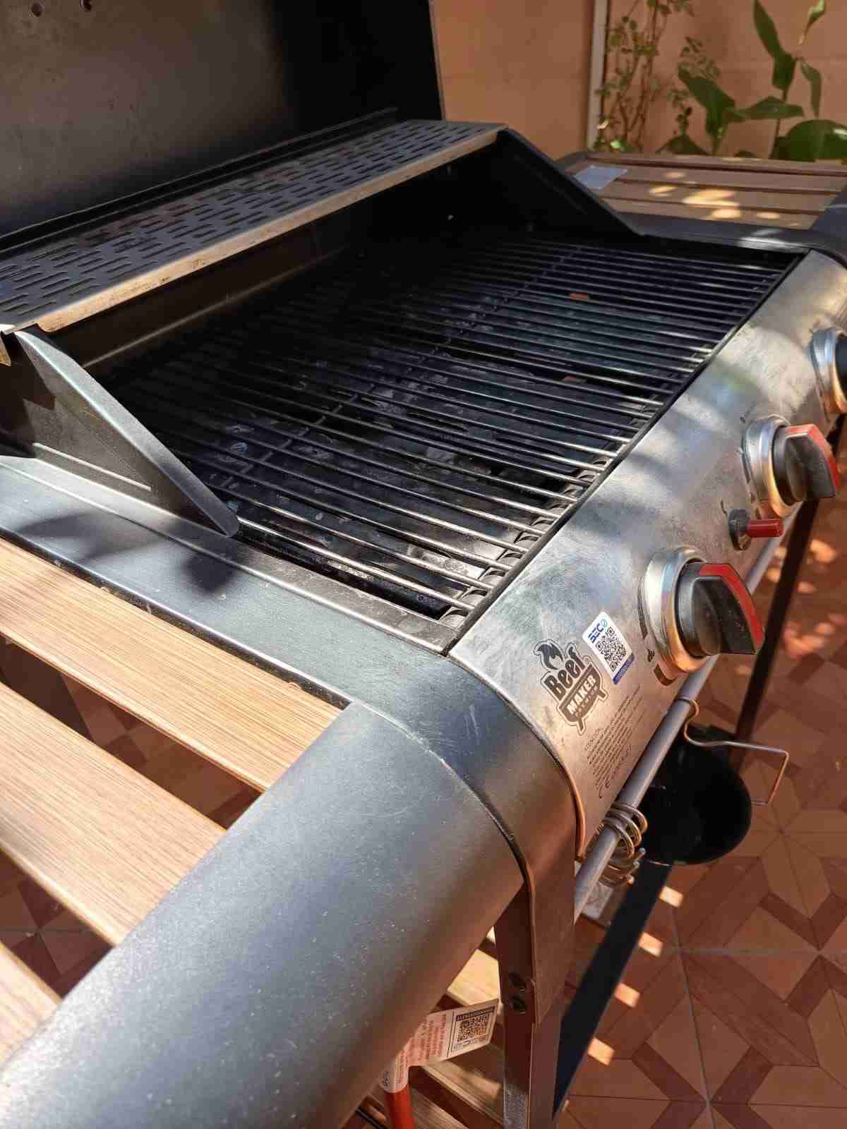 Parrilla a gas con 3 quemadores - miniatura 3