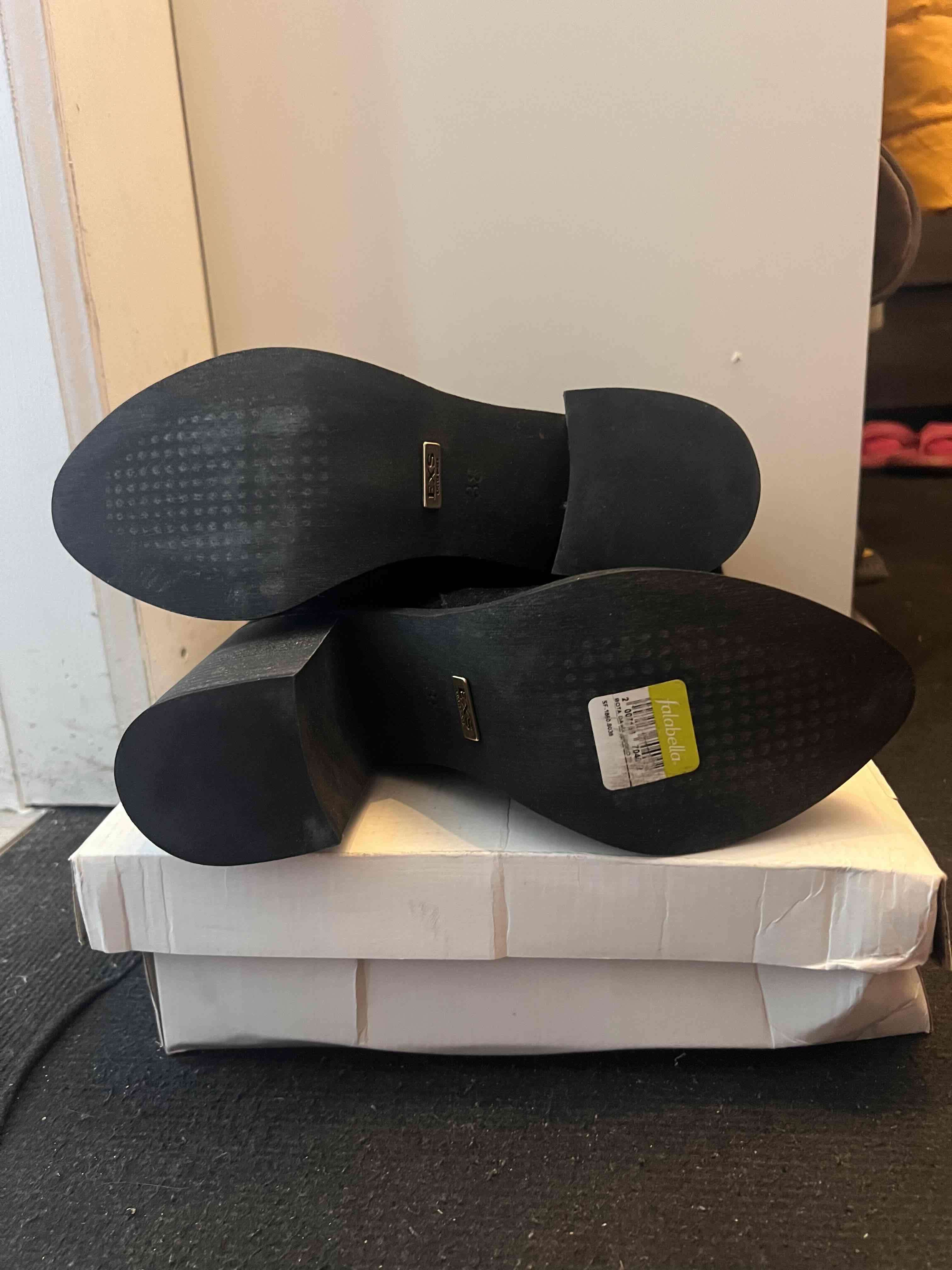 Botas nuevas de cuero 38 - 1