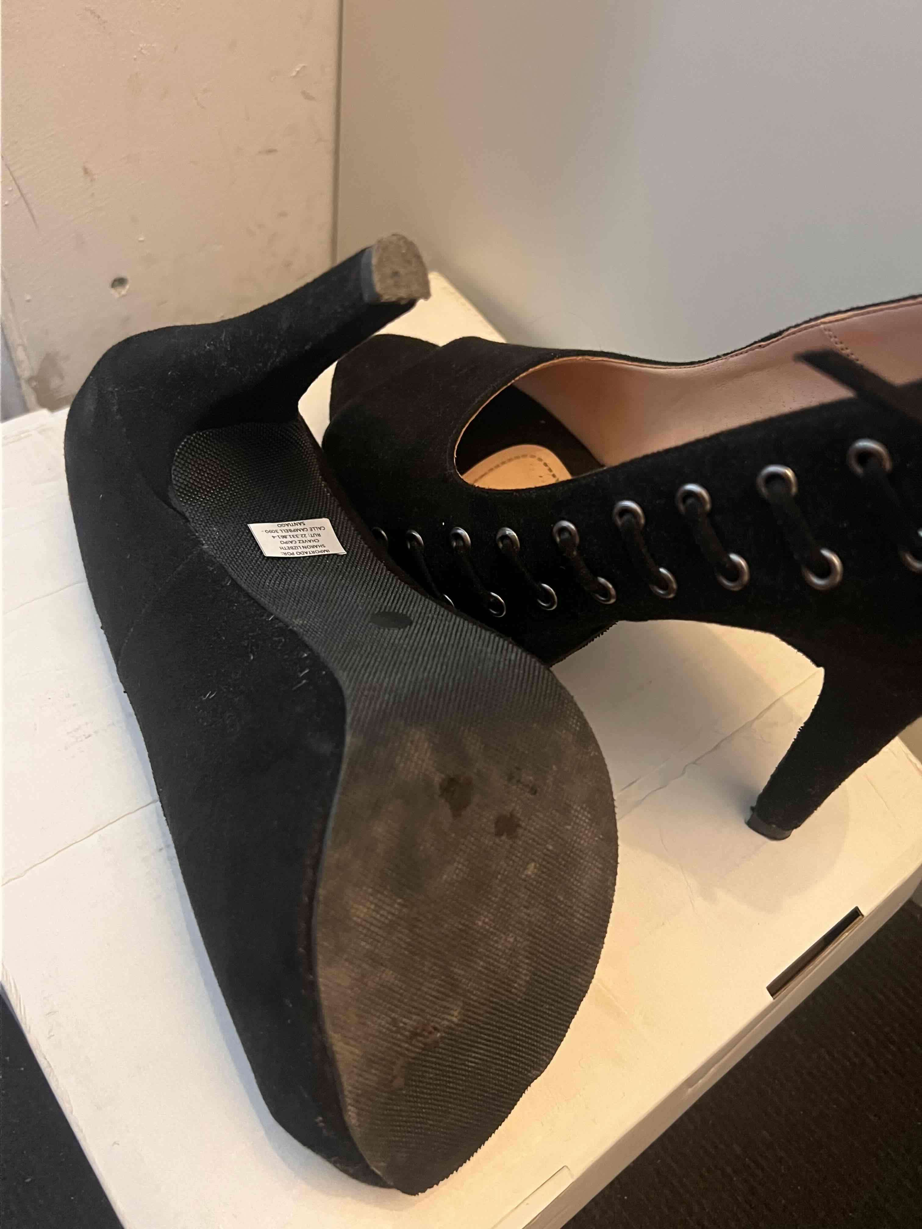 Tacones negros con cordones - 3