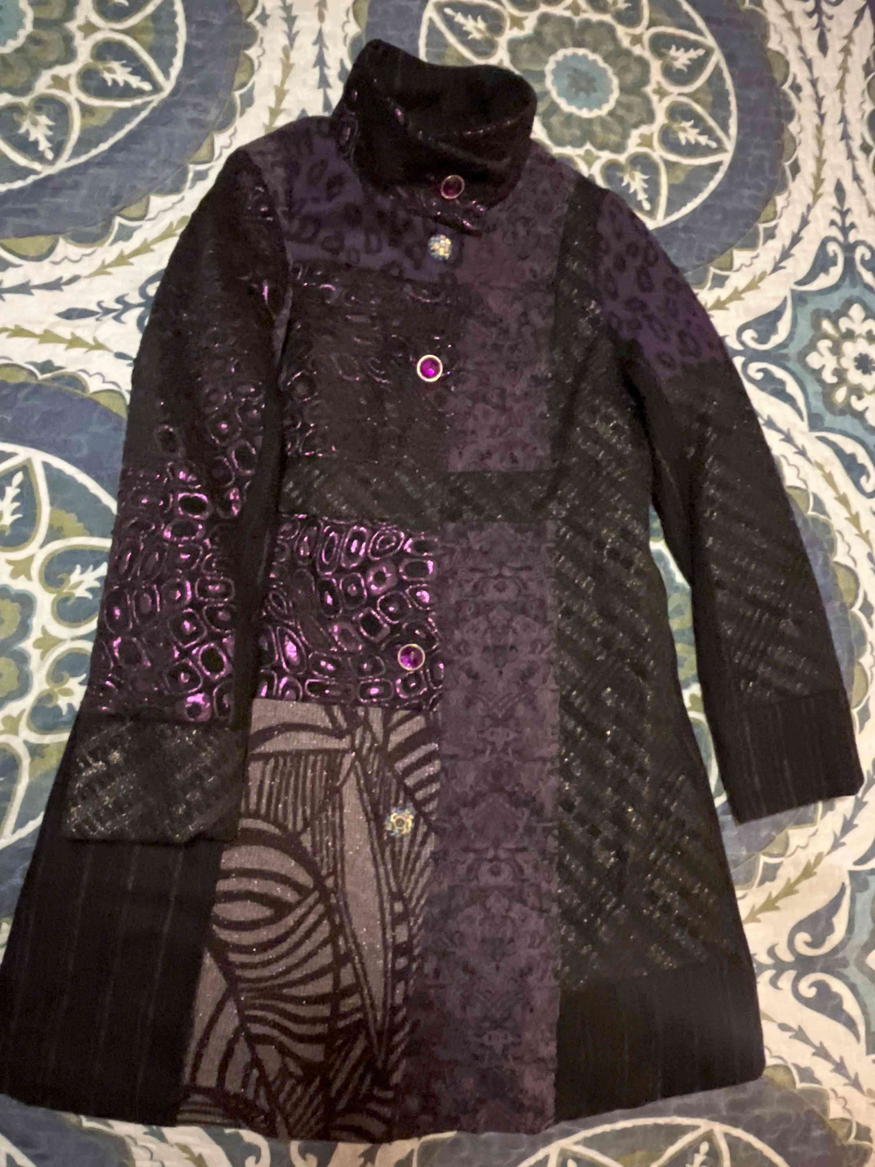 Abrigo patchwork morado y negro - miniatura 1