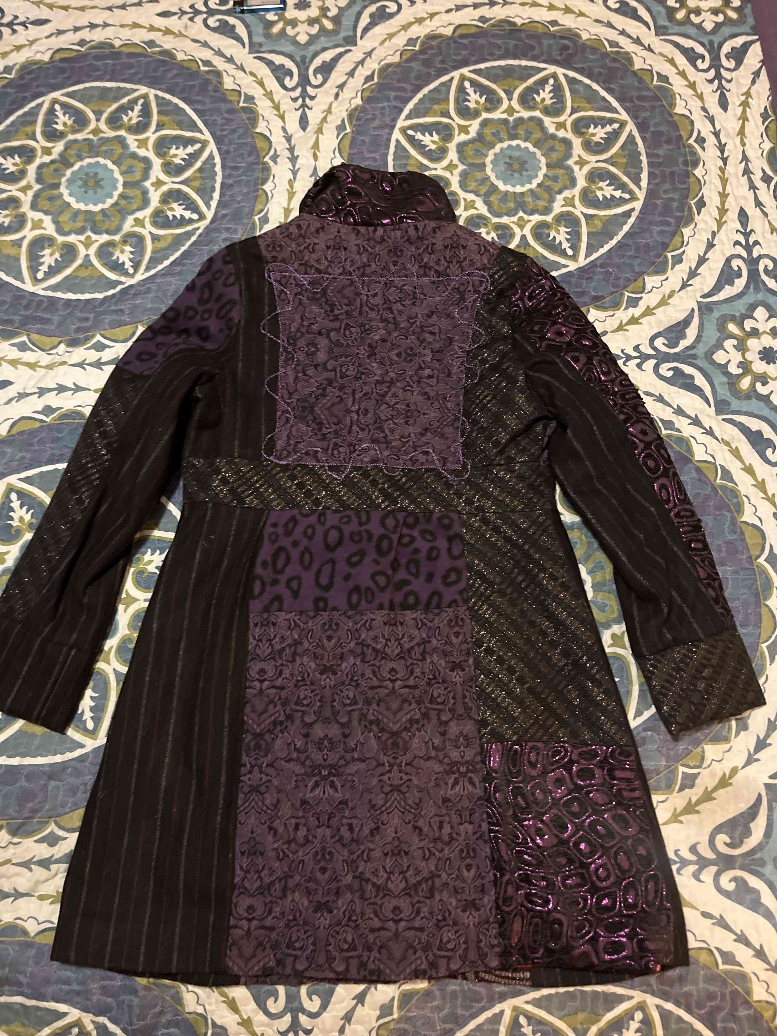 Abrigo patchwork morado y negro - miniatura 2