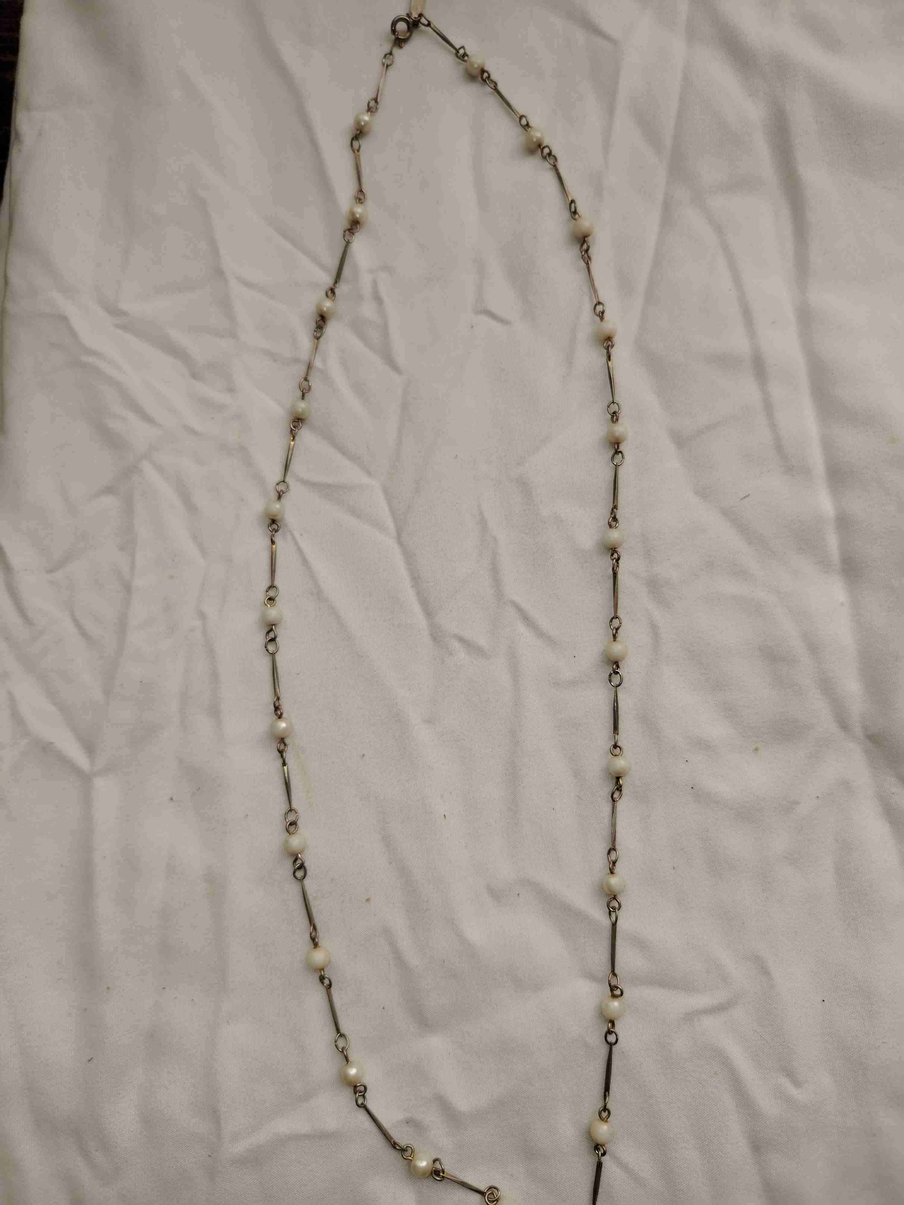 Collar de perlas dorado