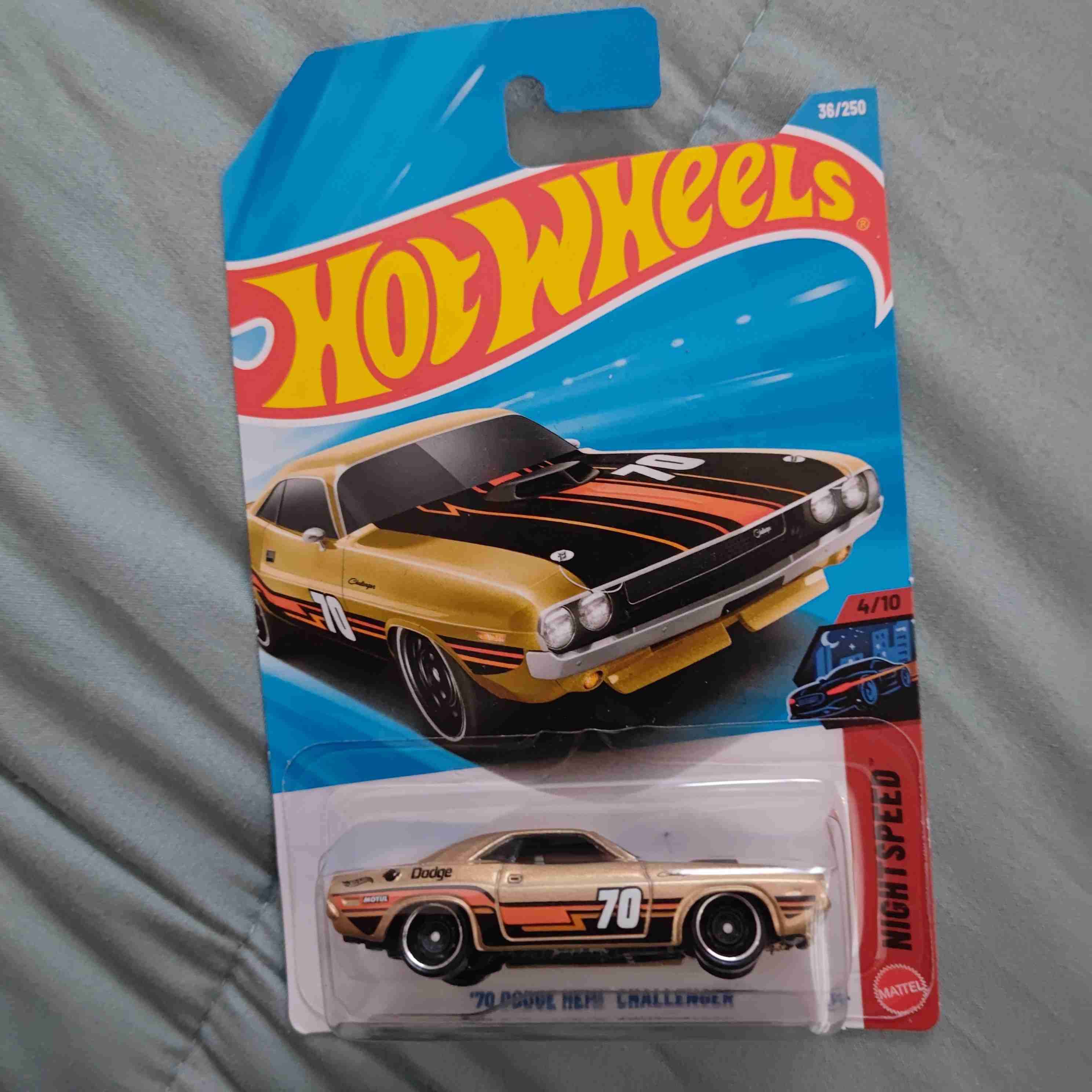Hot Wheels '70 Dodge Hemi Challenger - 1