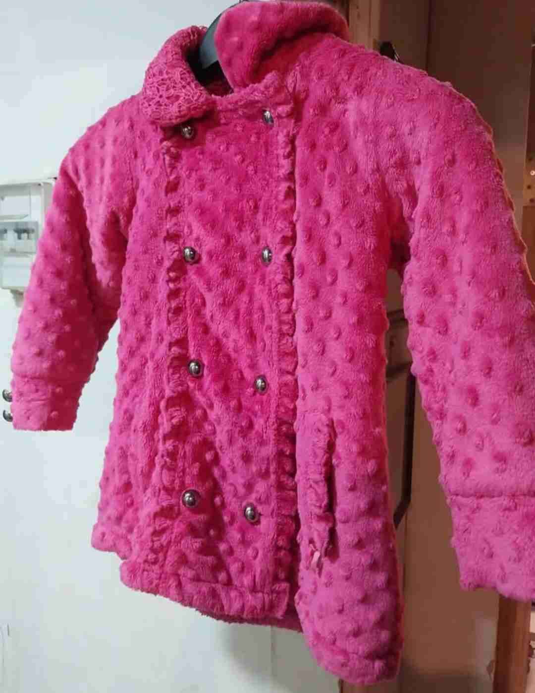 Abrigo rosado de niña talla 4-5años