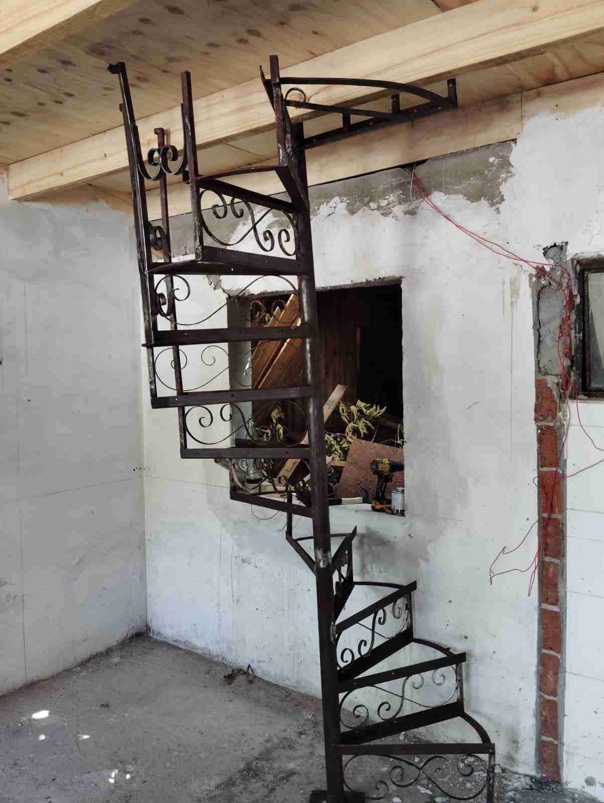 Escalera caracol metálica - miniatura 2