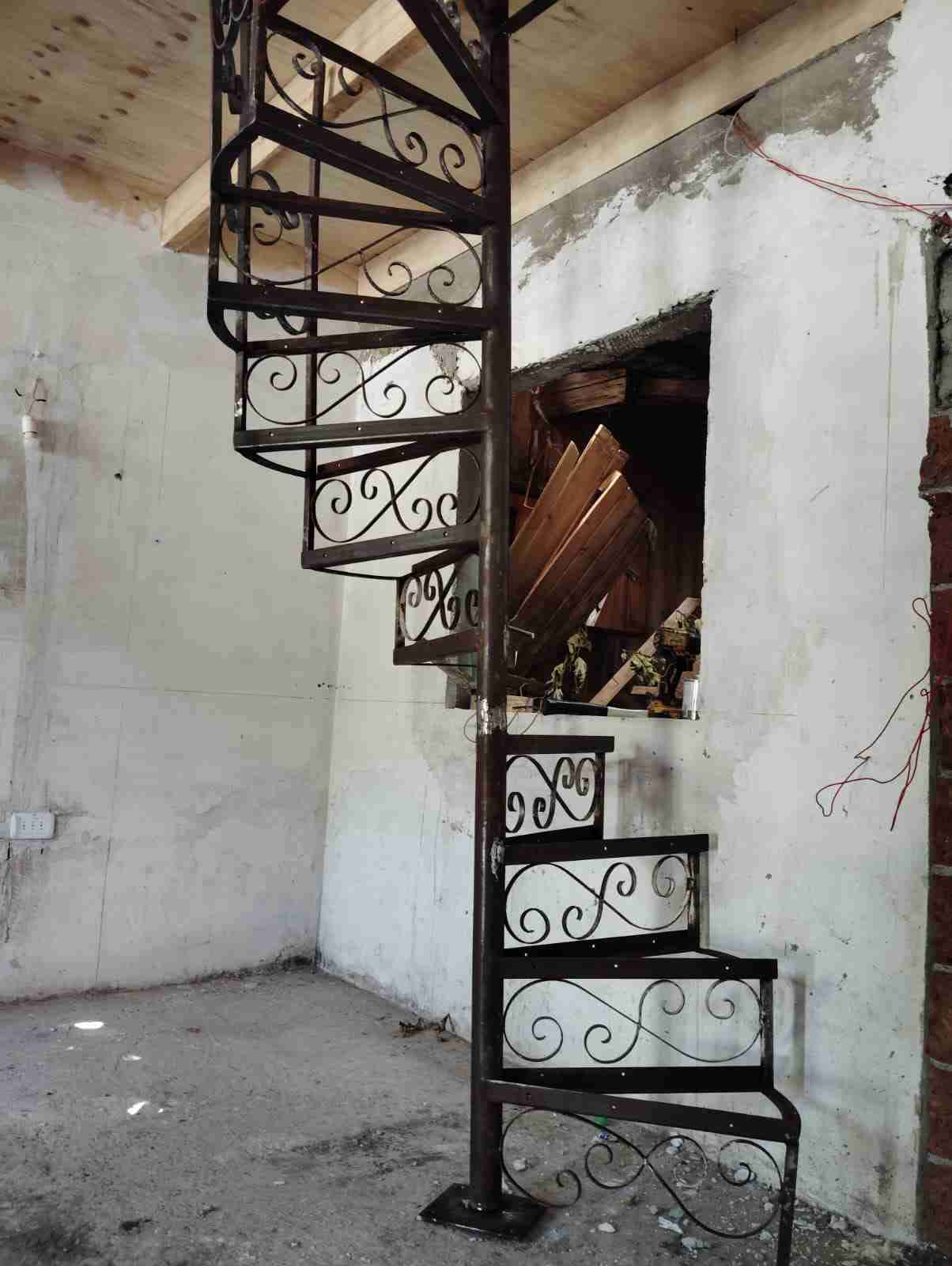 Escalera caracol metálica - miniatura 3