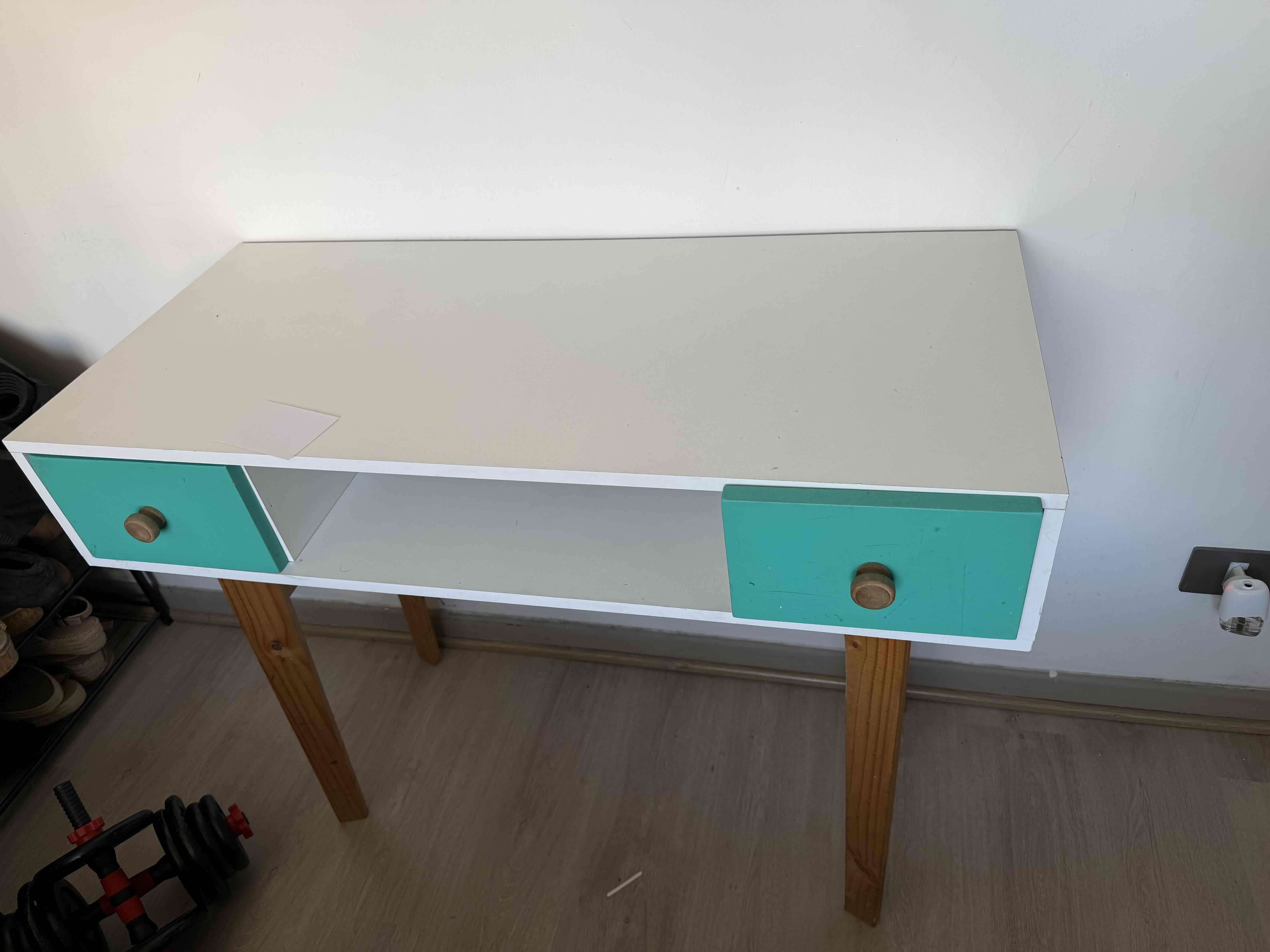 Escritorio blanco con cajones verdes - miniatura 3