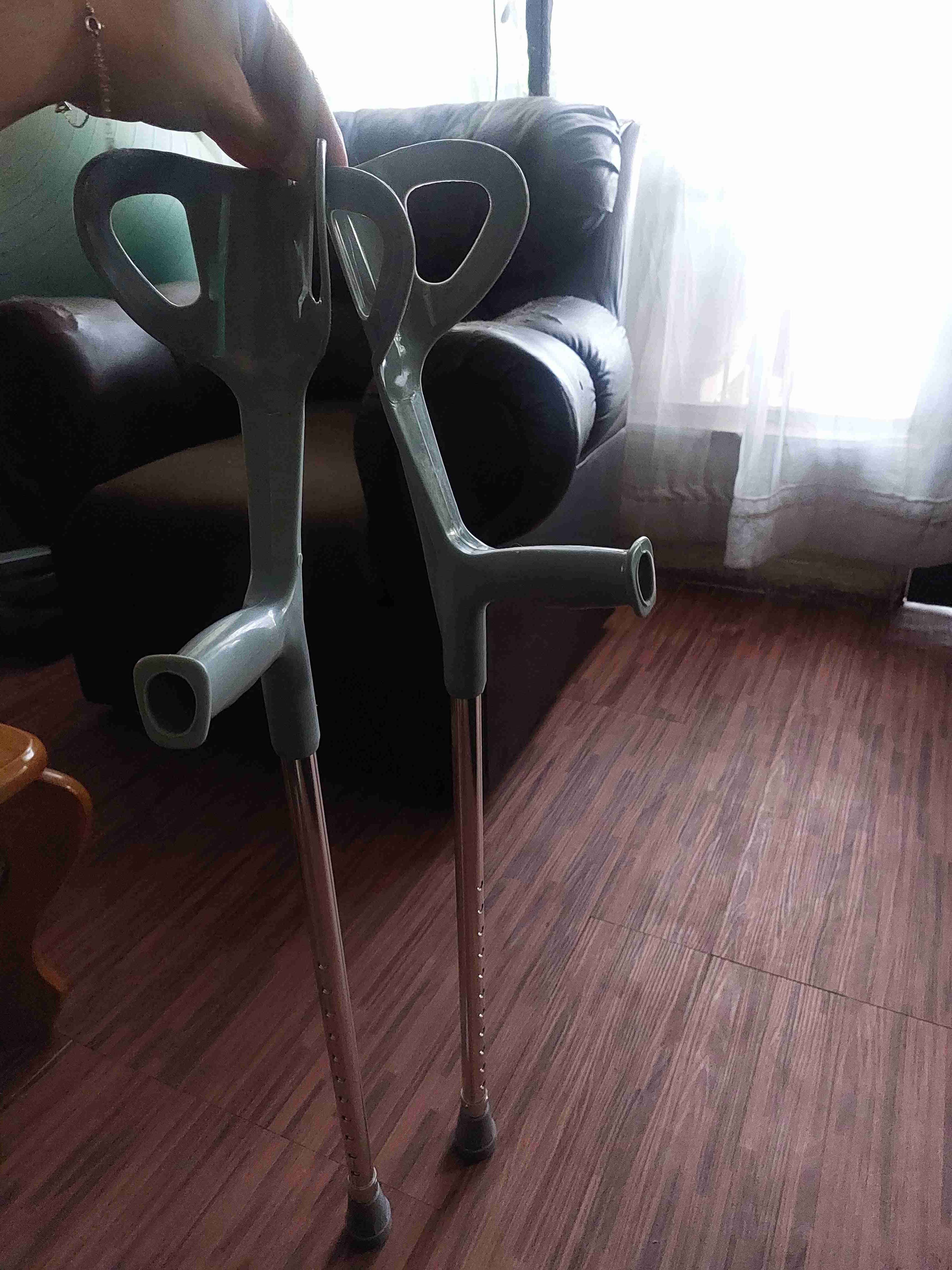 Muletas ortopédicas gris - miniatura 4