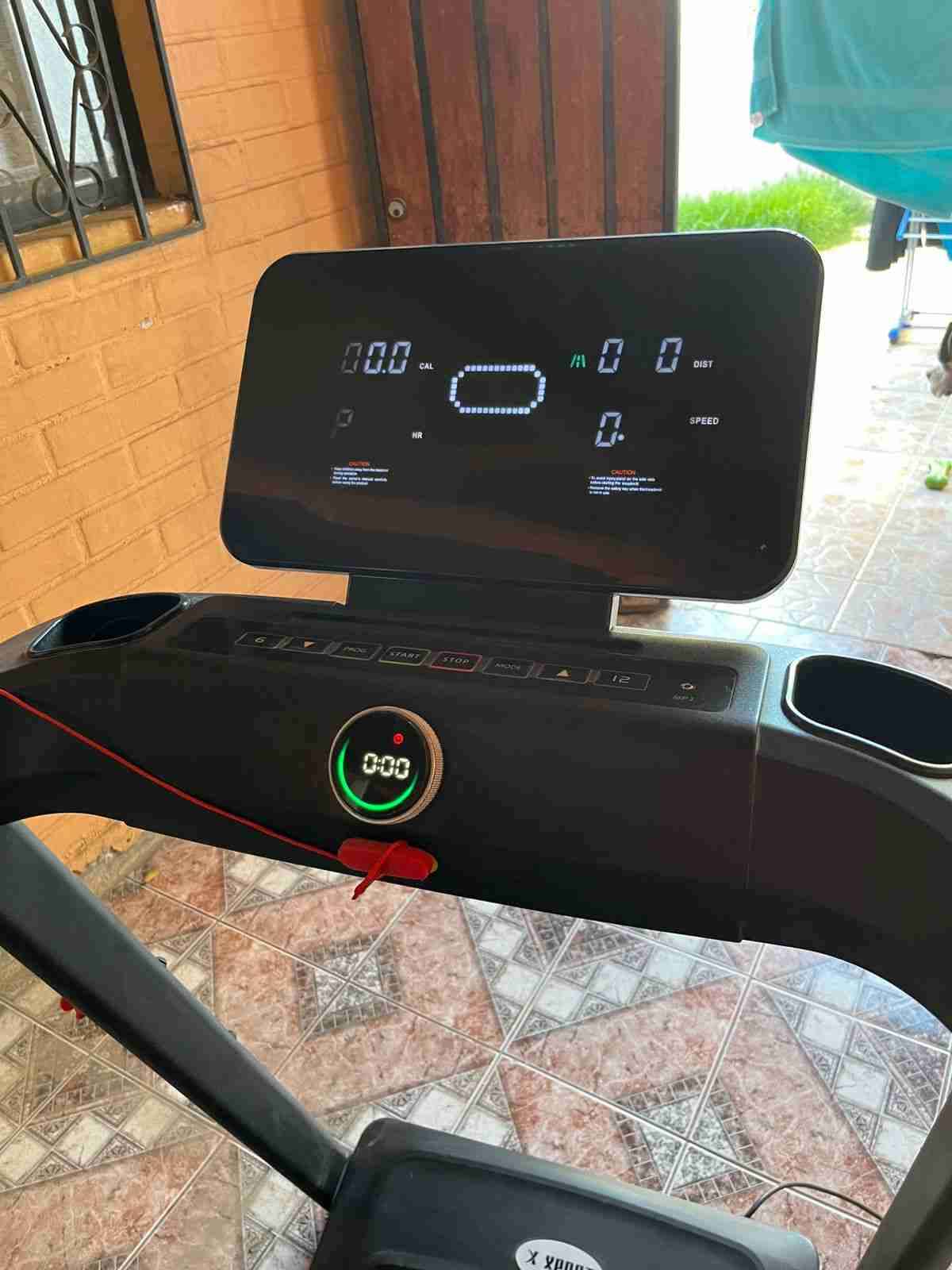 Caminadora eléctrica con pantalla LED - 1