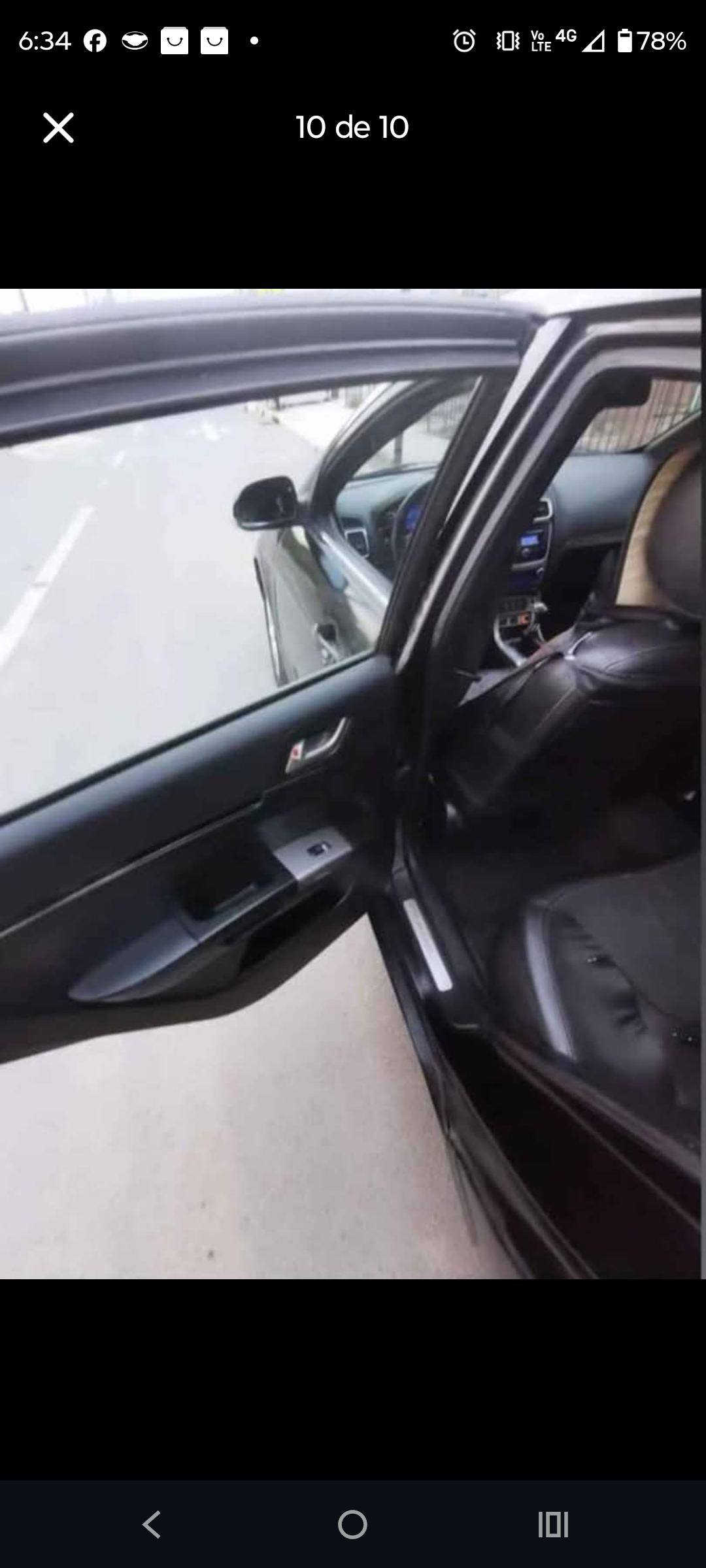 Auto compacto negro en buen estado - 1