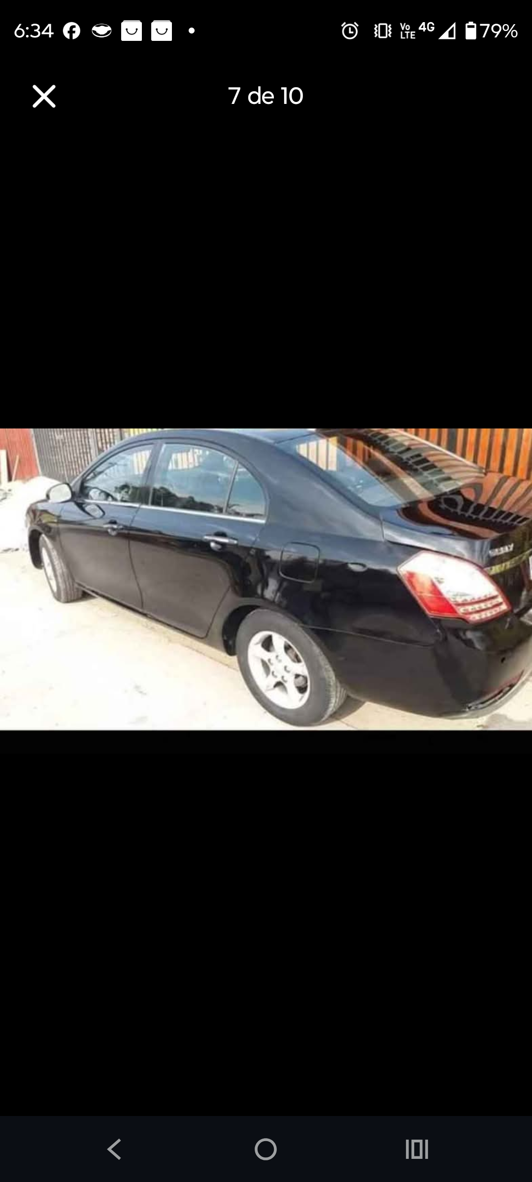 Auto compacto negro en buen estado - 4