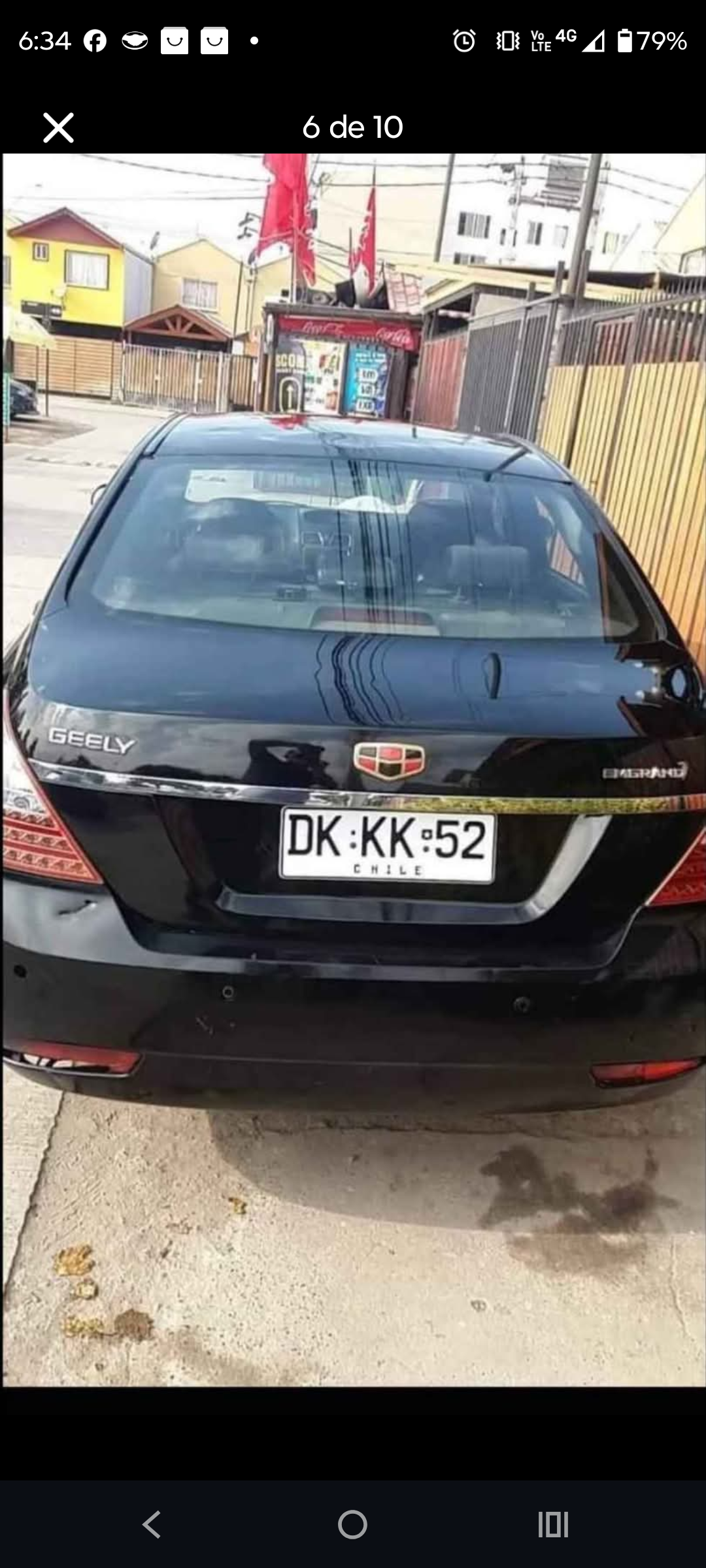 Auto compacto negro en buen estado - 5