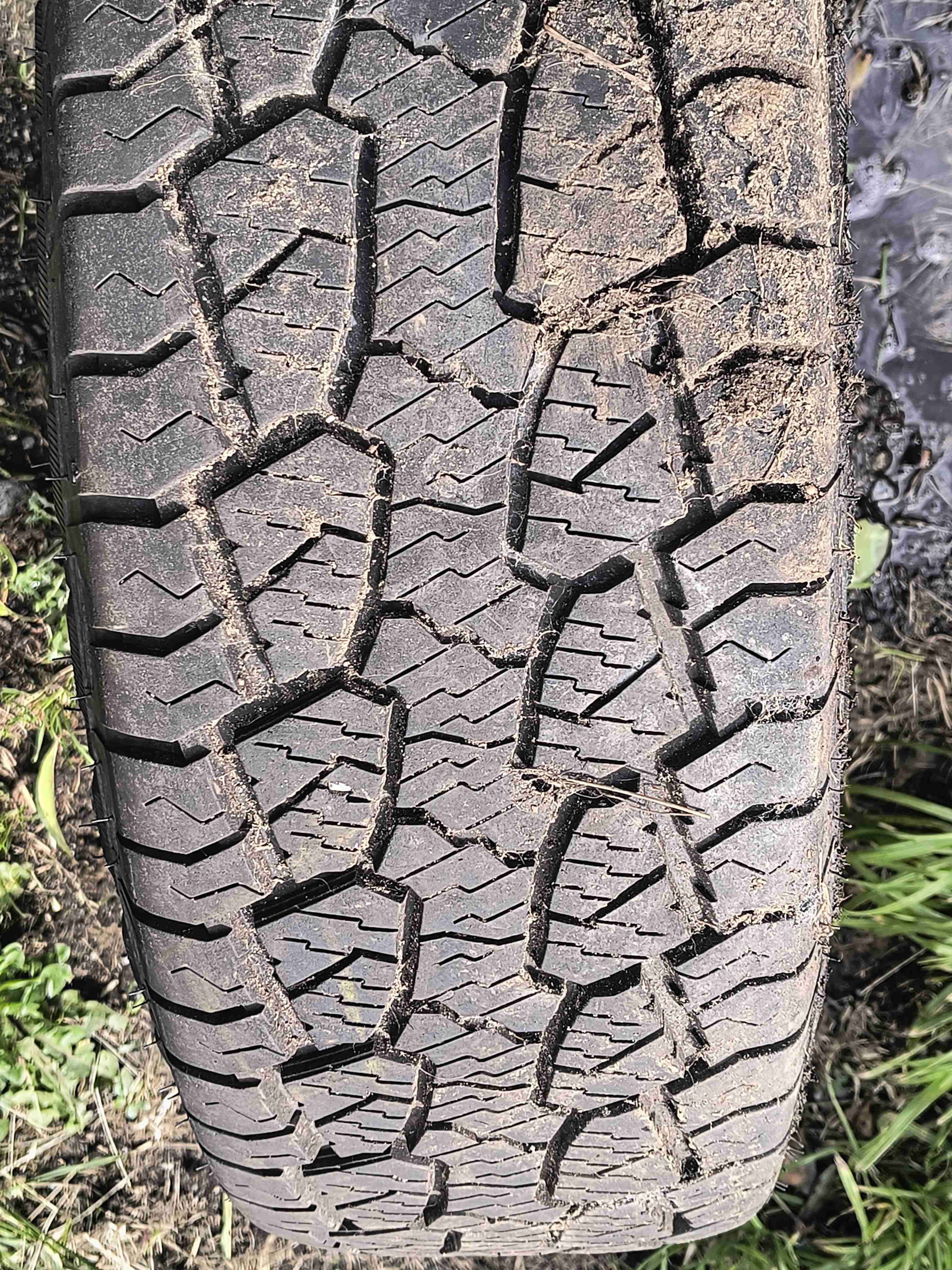 Neumático LT245/70R17 usado - 2
