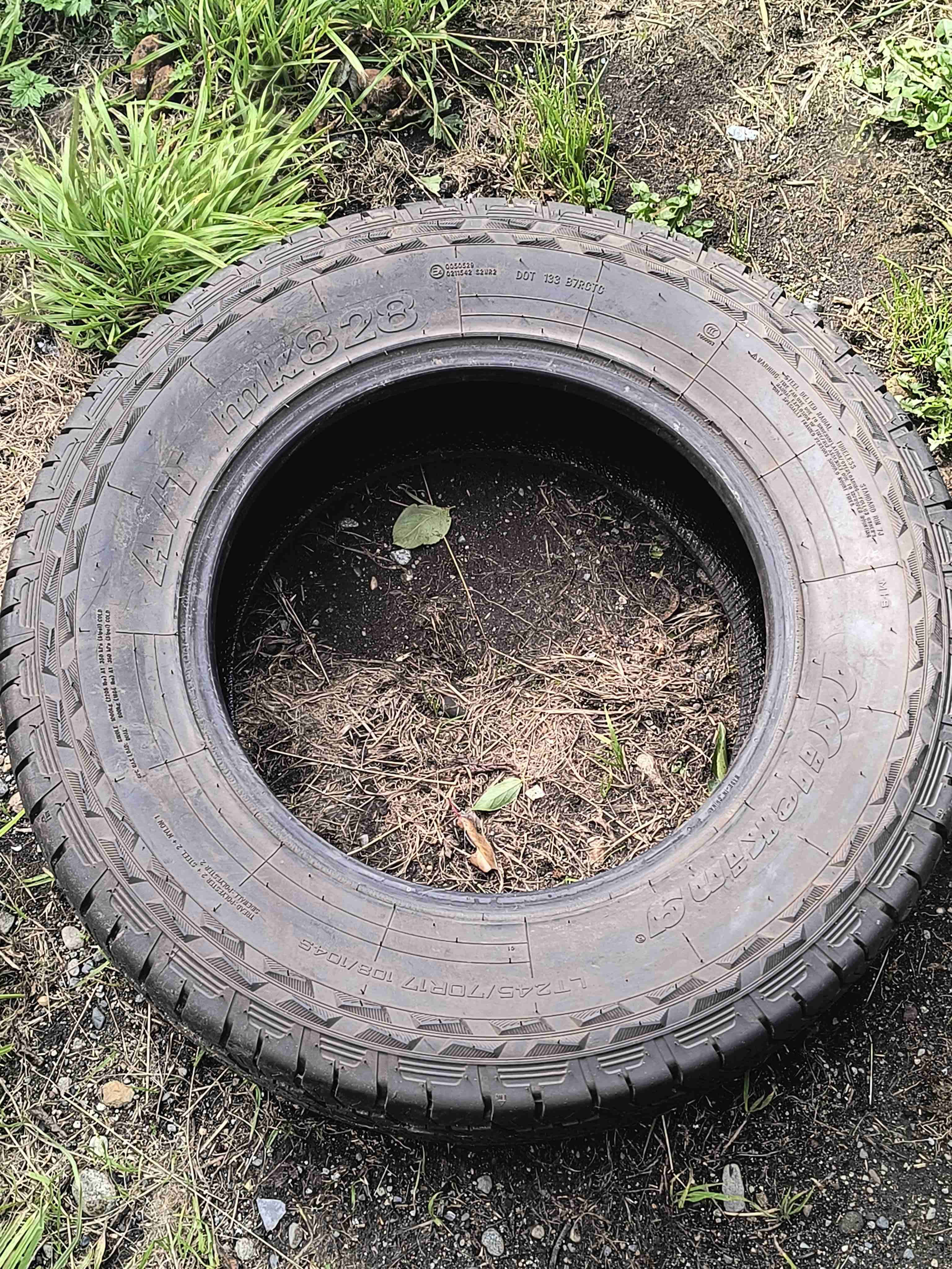 Neumático LT245/70R17 usado - 3