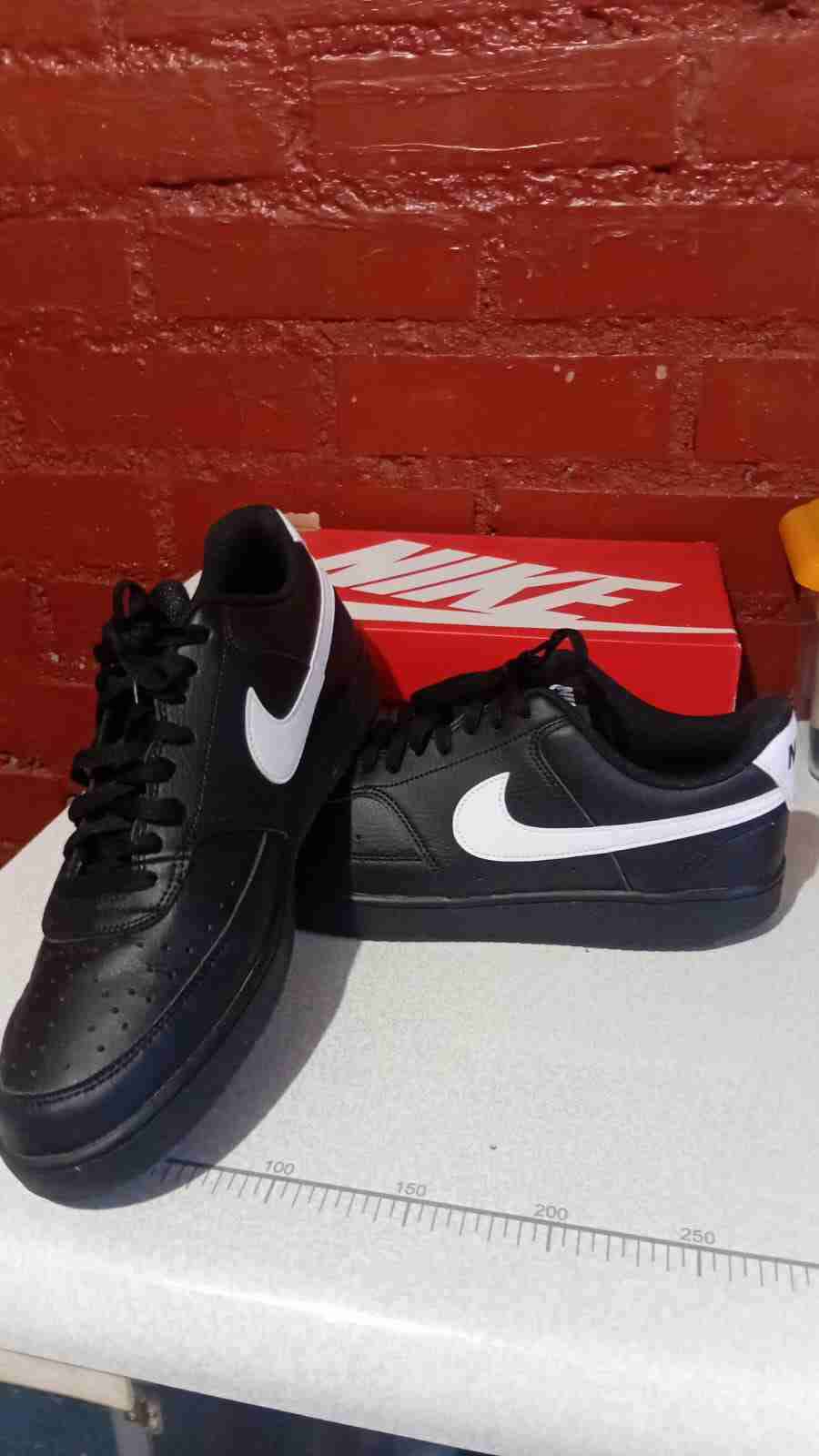 Zapatillas negras Nike con logo blanco