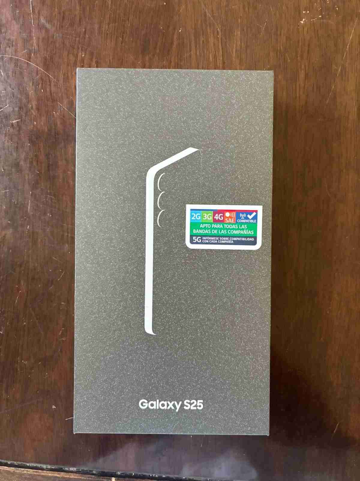 Smartphone Galaxy S25 nuevo 256Gb - miniatura 1