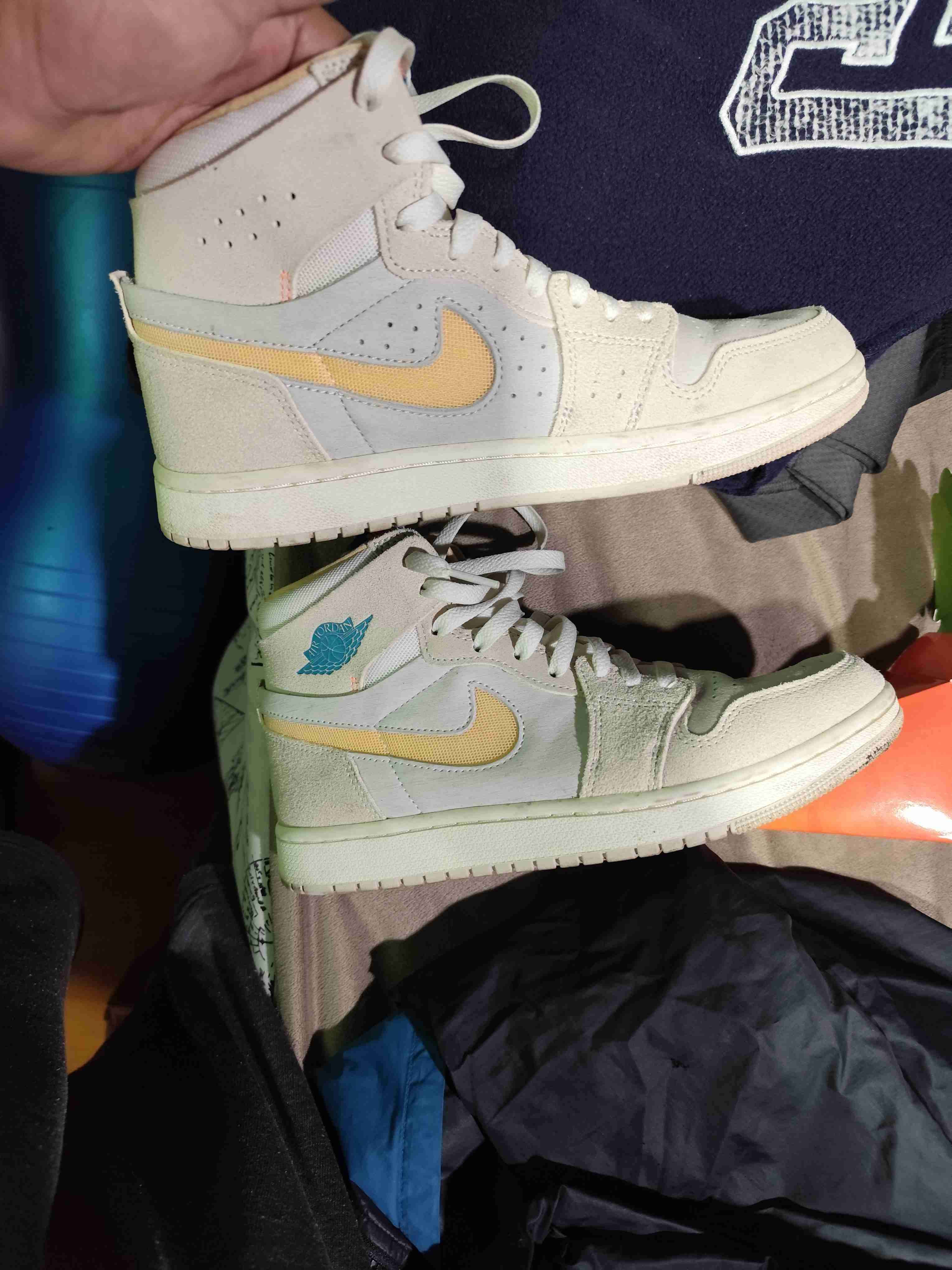 Zapatillas deportivas blancas y beige - miniatura 2