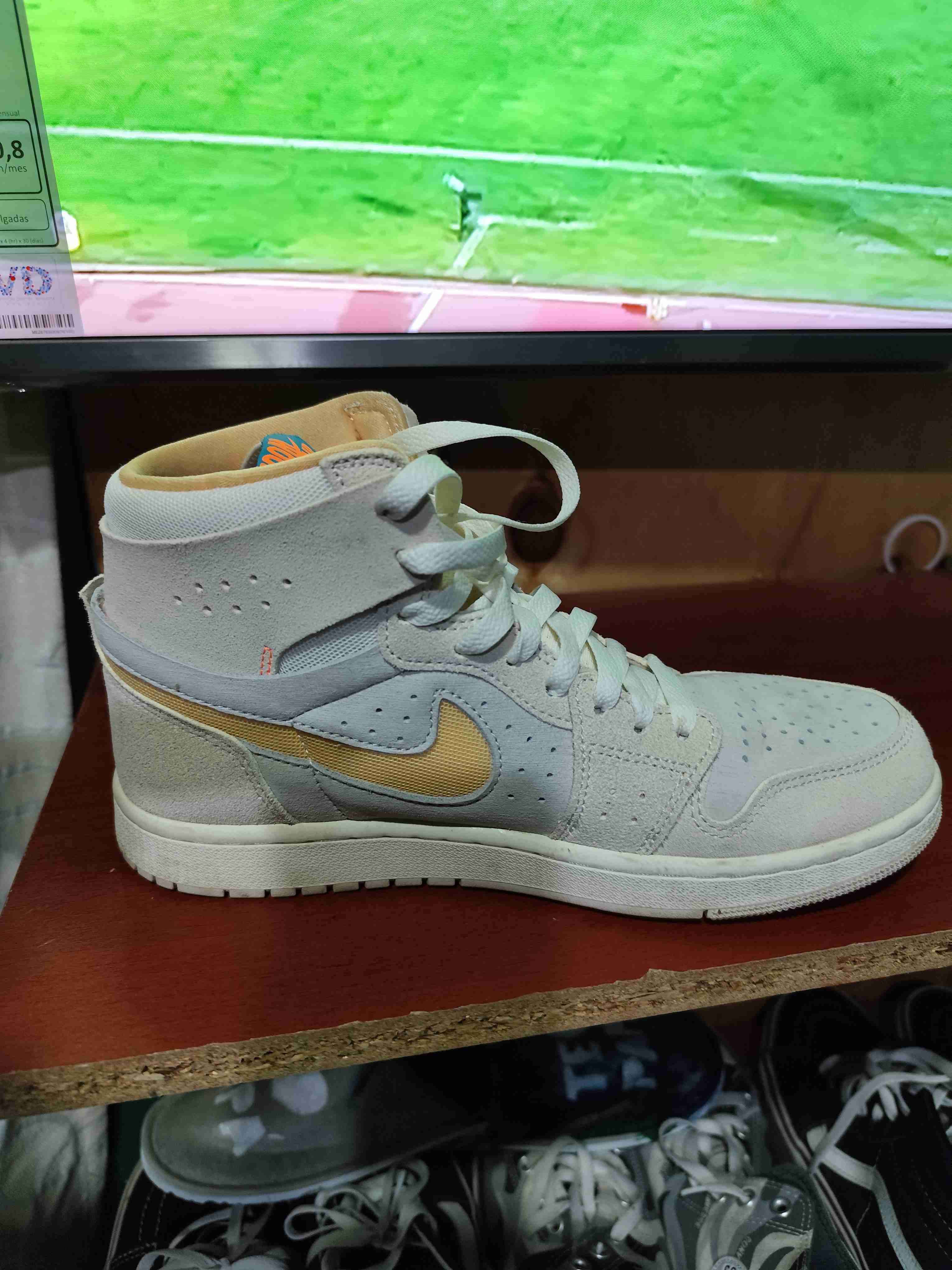 Zapatillas deportivas blancas y beige - miniatura 3