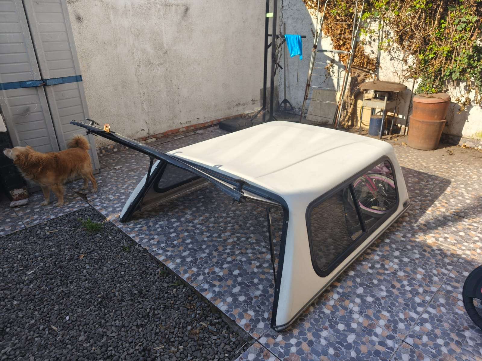 Camper de camioneta blanco usado - miniatura 1