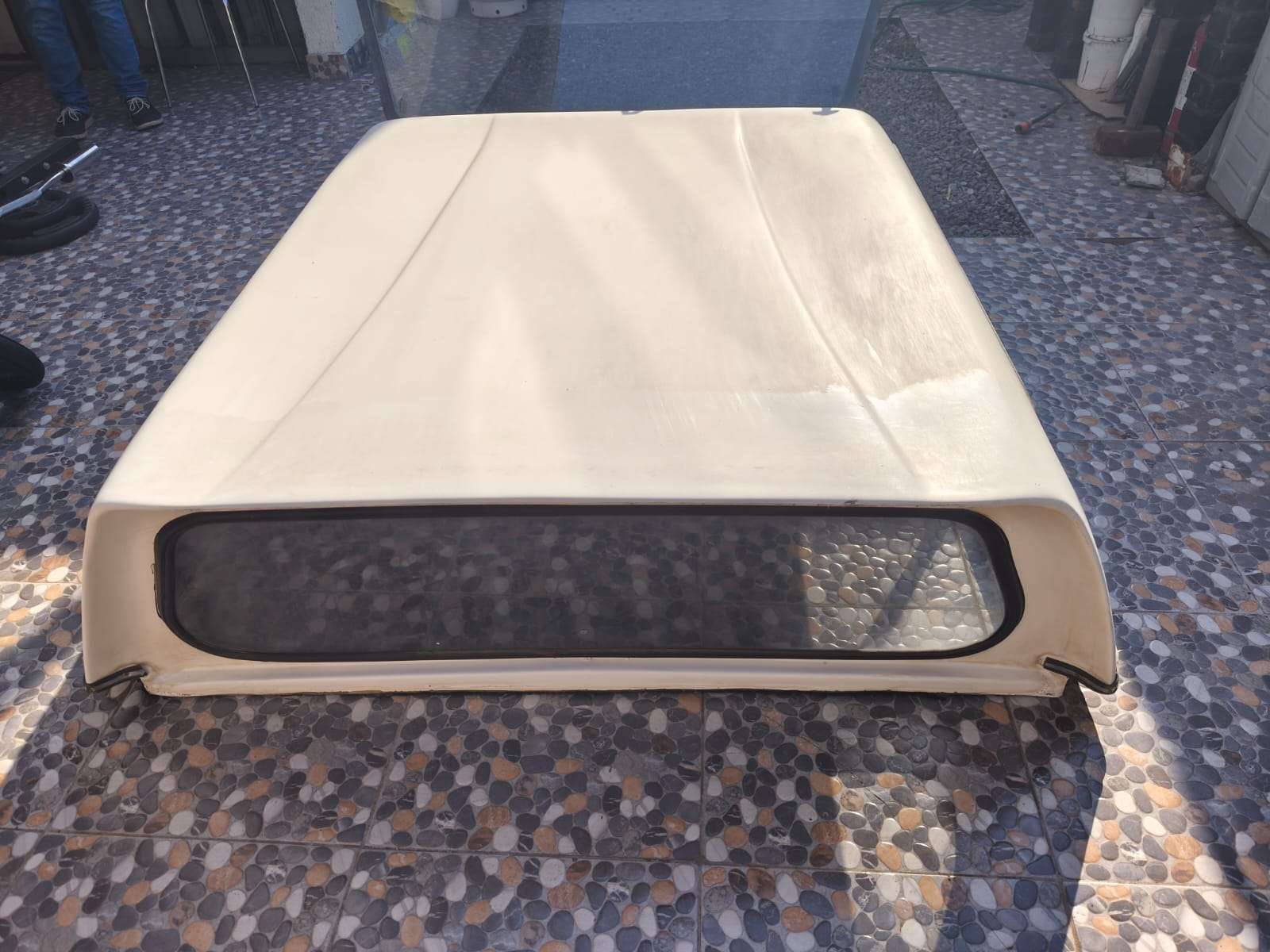 Camper de camioneta blanco usado - miniatura 4