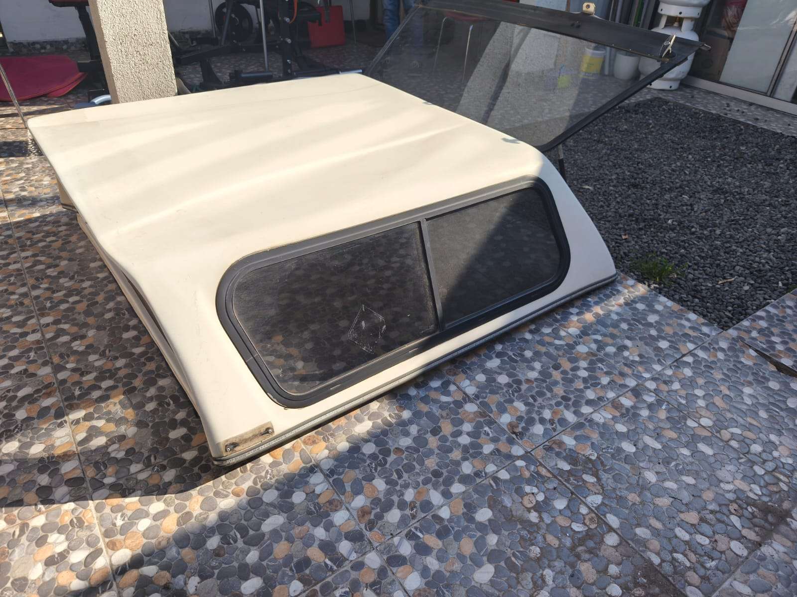 Camper de camioneta blanco usado - miniatura 5