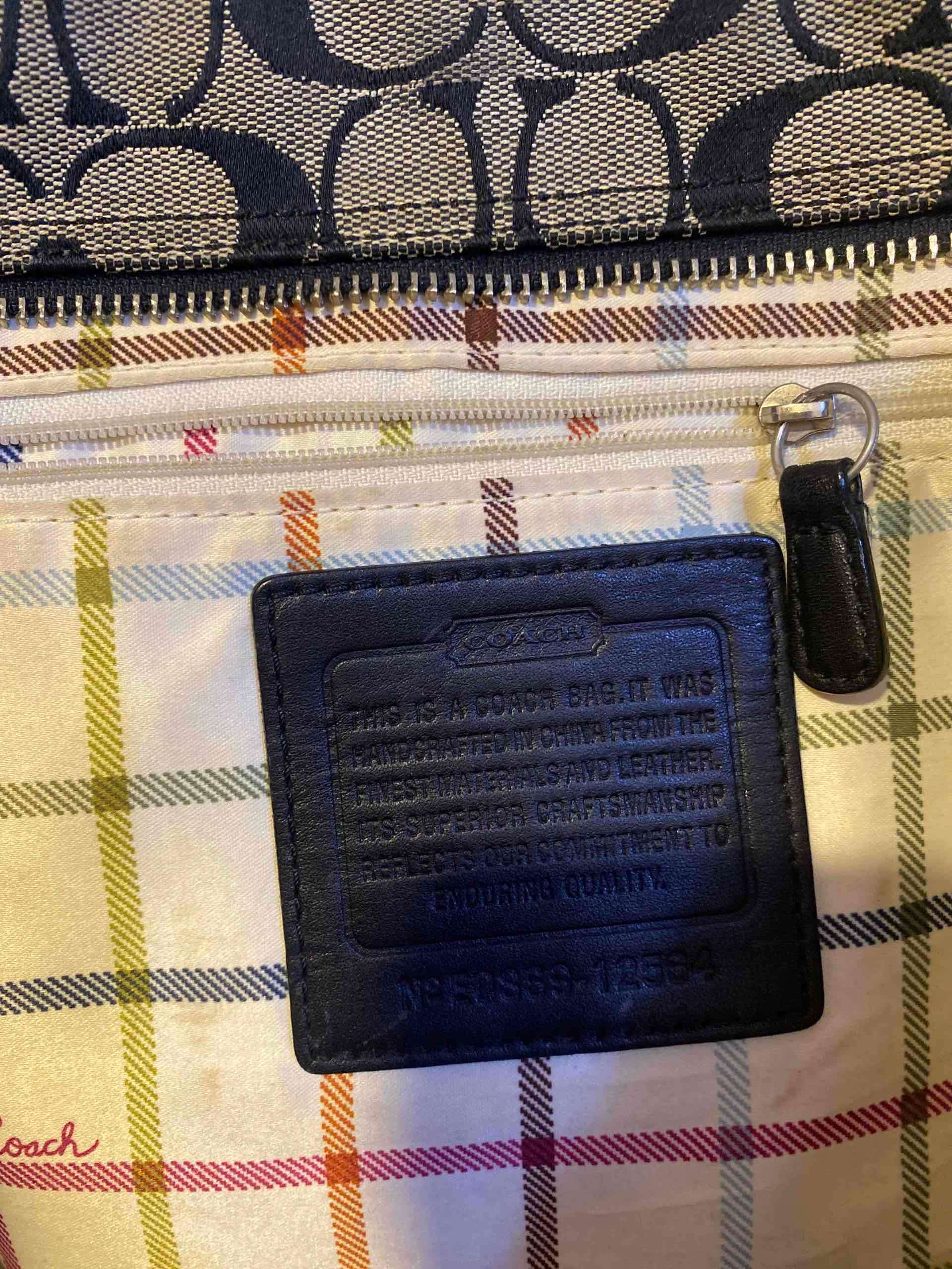 Cartera tote estampada beige y negro coach - 2