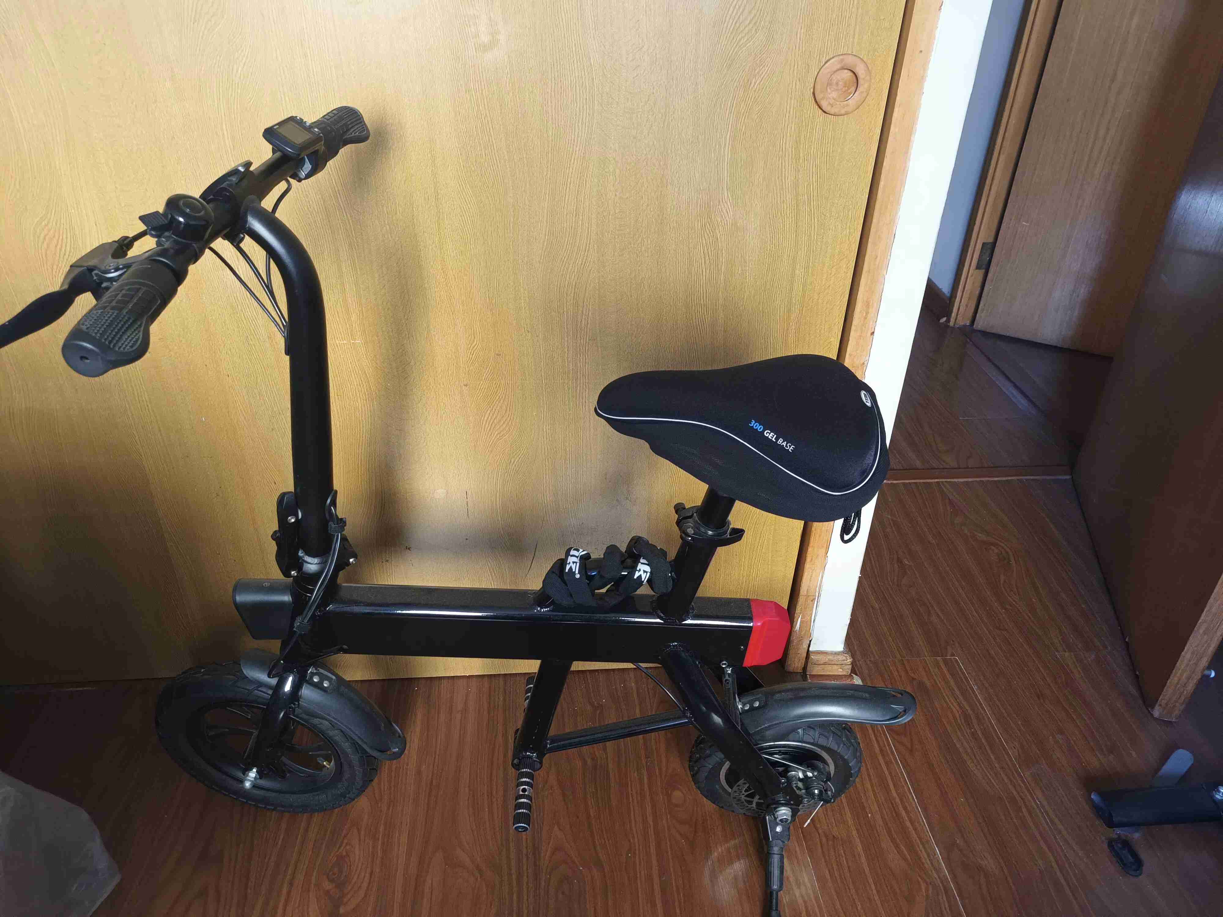 Bicicleta eléctrica plegable negra