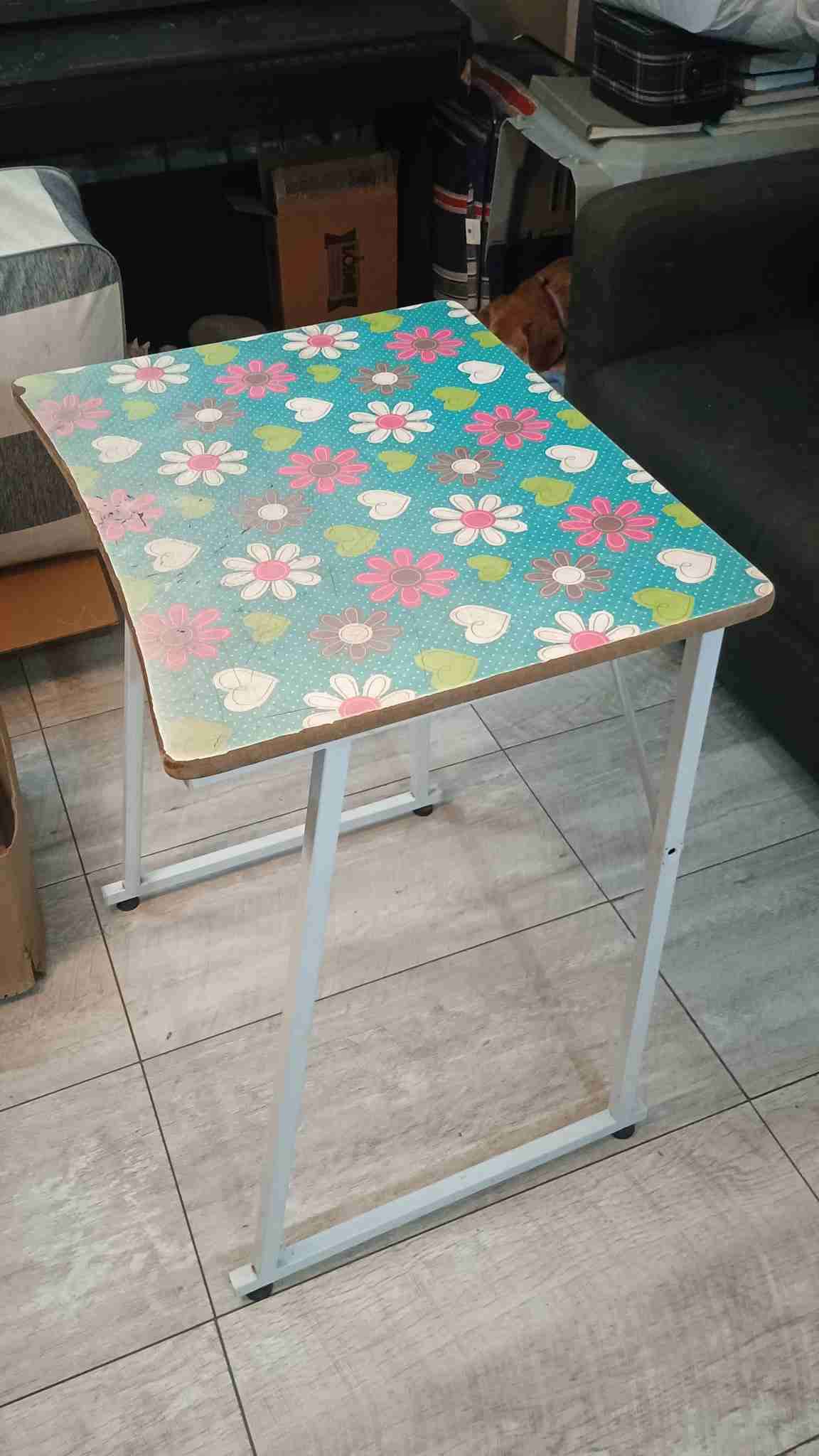 Mesa escritorio con diseño floral - 1