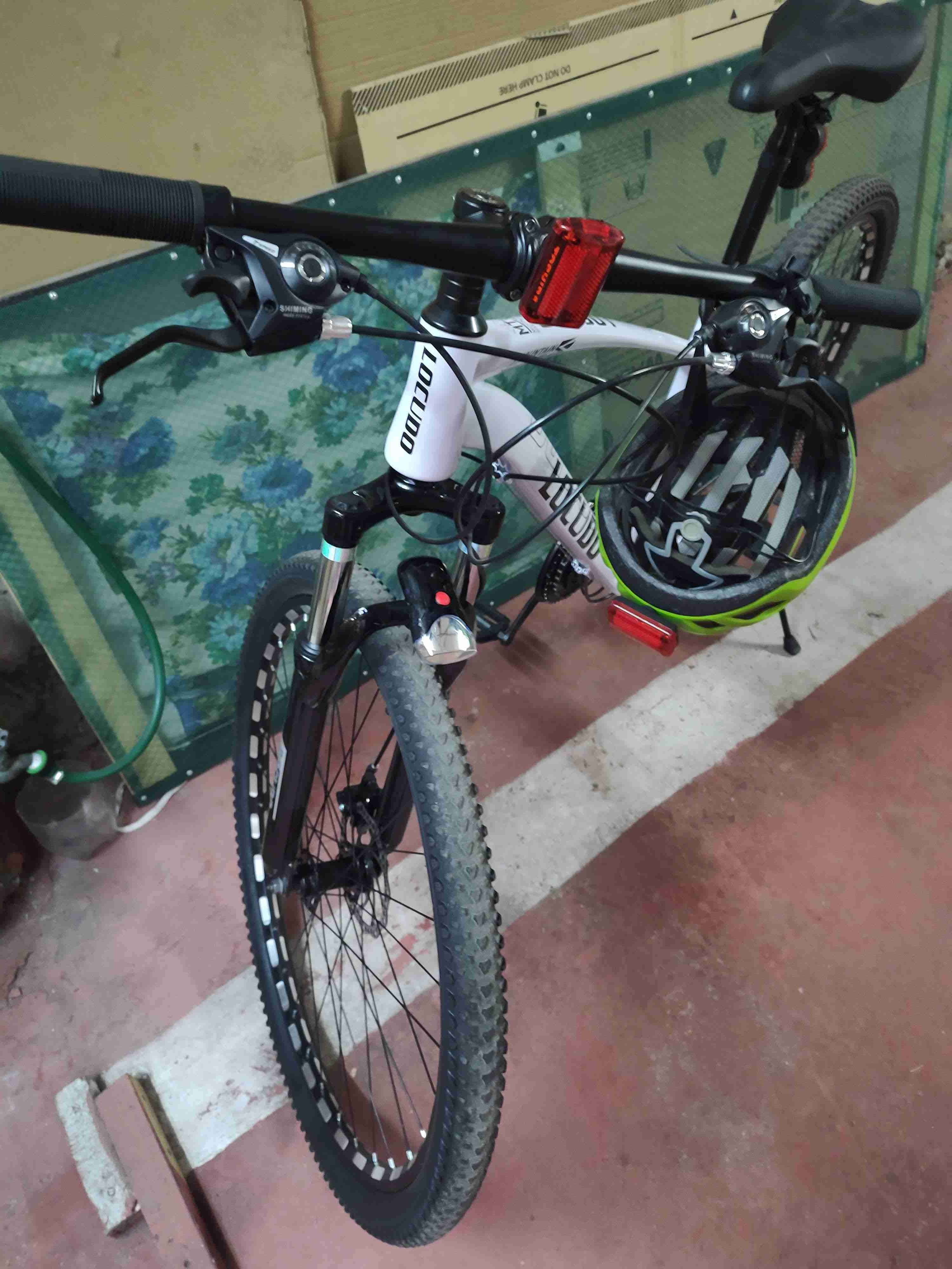 Bicicleta de montaña blanca - miniatura 4