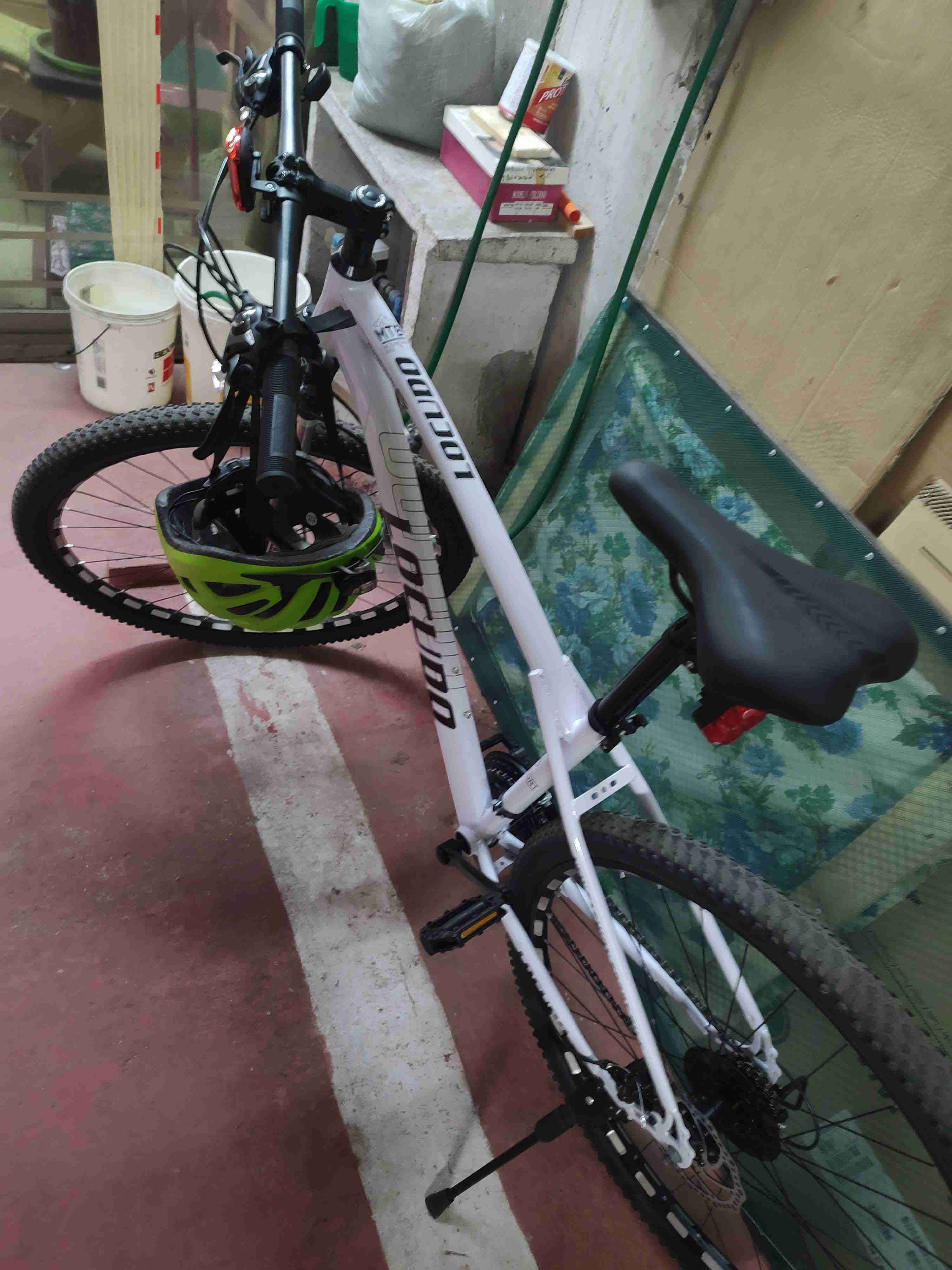 Bicicleta de montaña blanca - miniatura 6