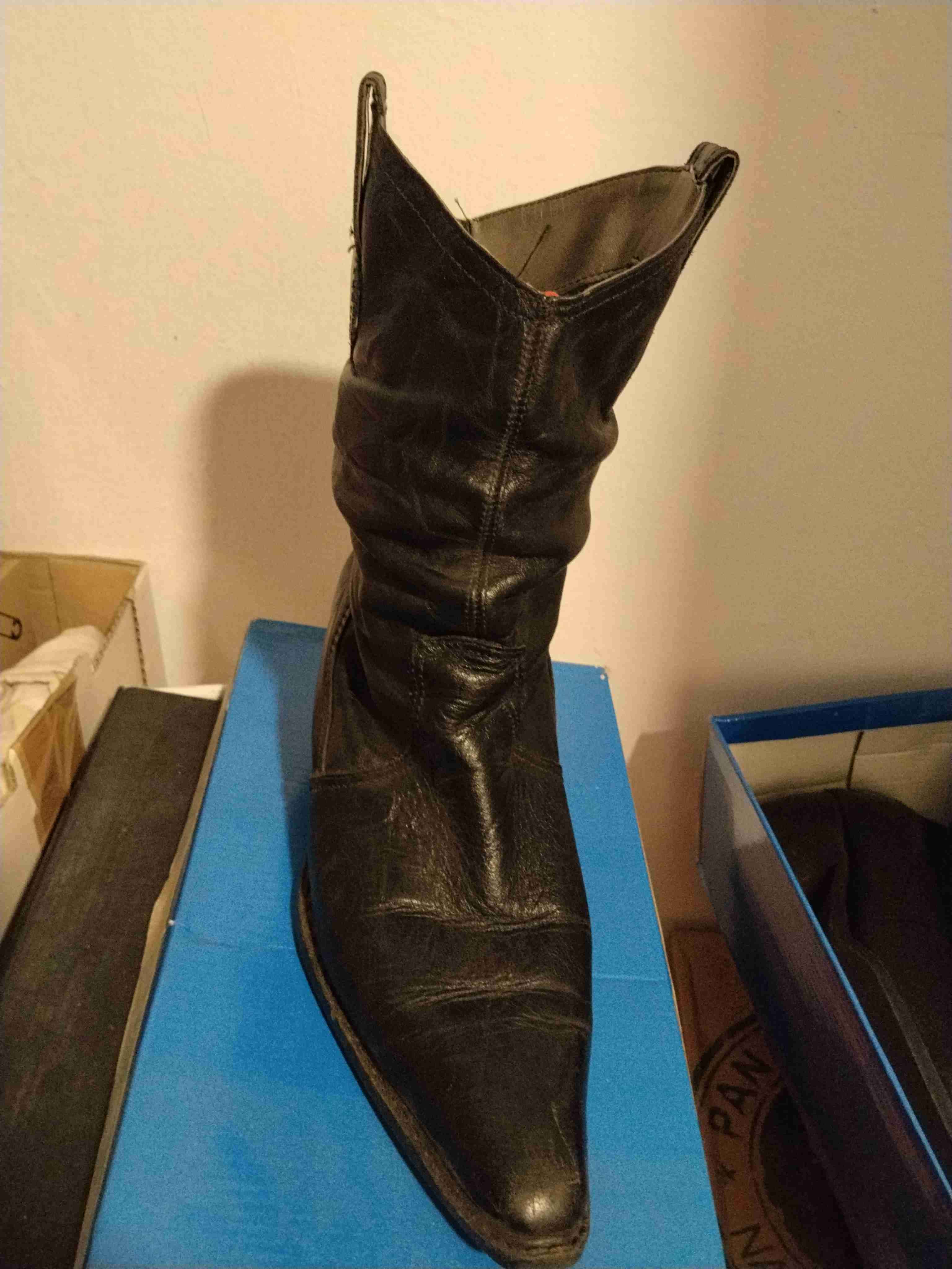 Botas negras de cuero - miniatura 2