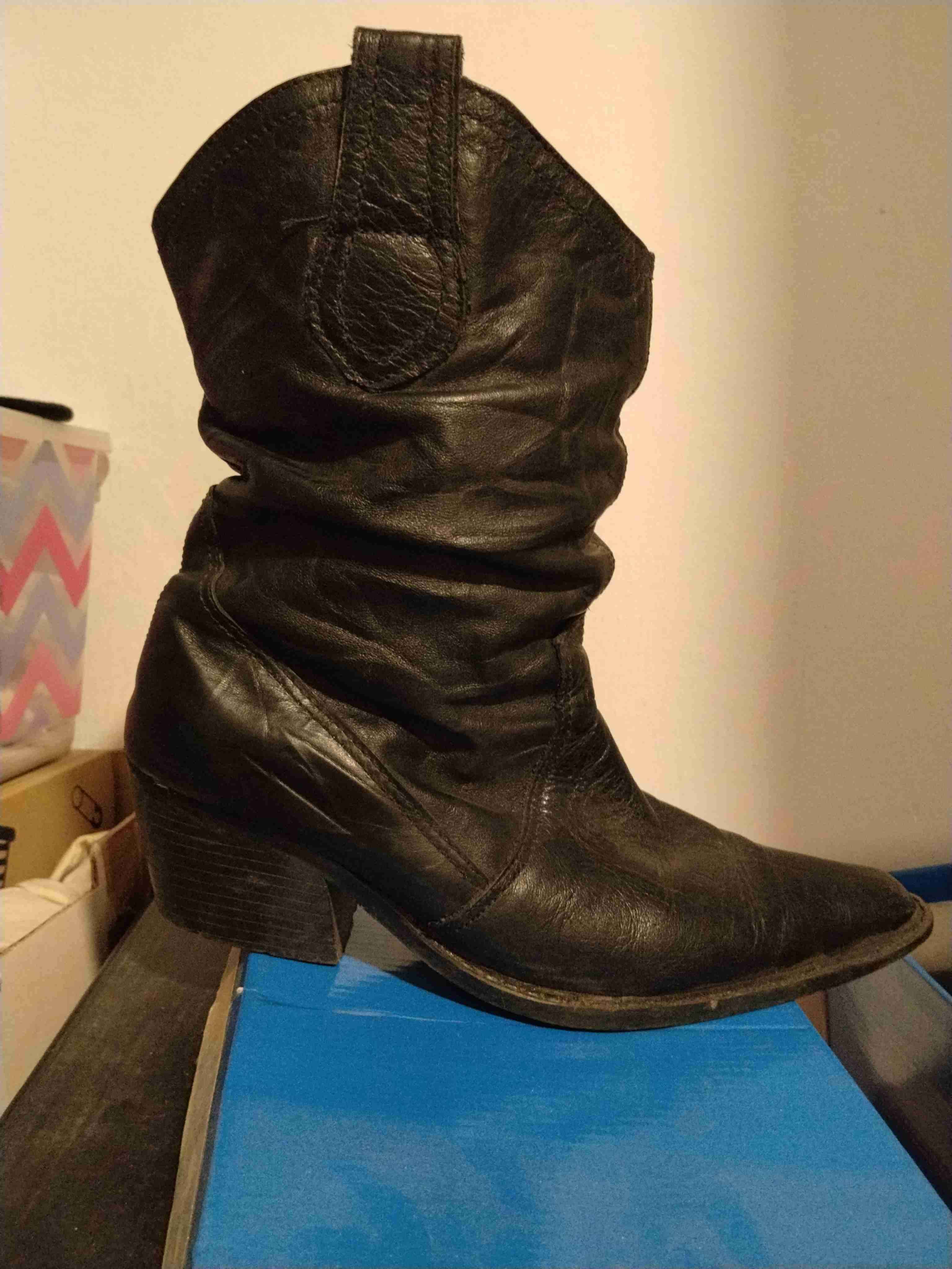 Botas negras de cuero - miniatura 3