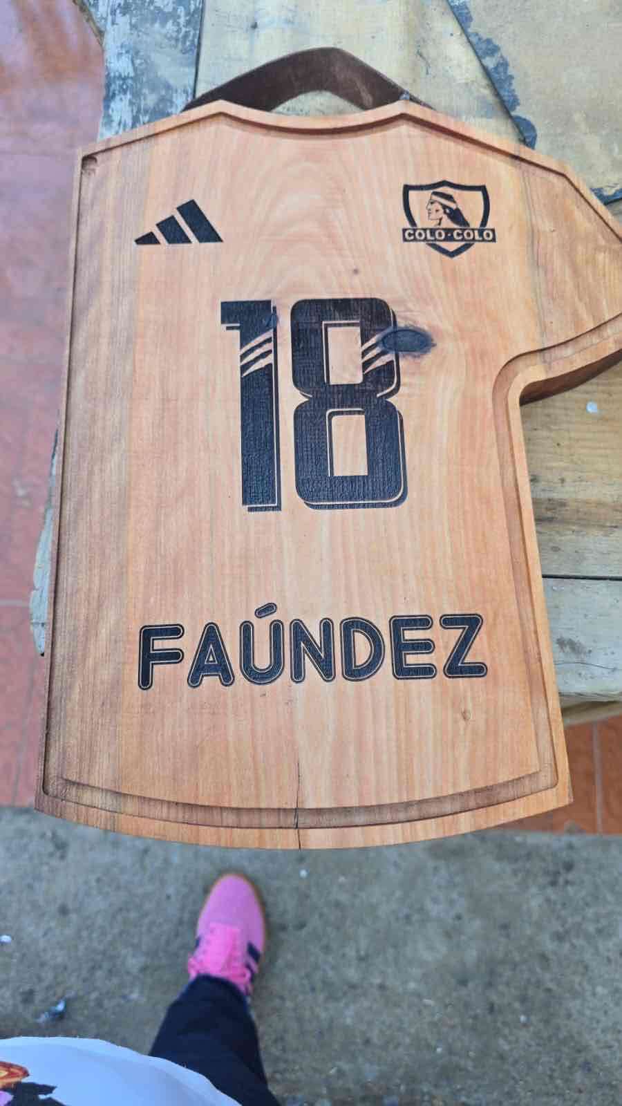 Tabla parrillera tipo camiseta fútbol - miniatura 2