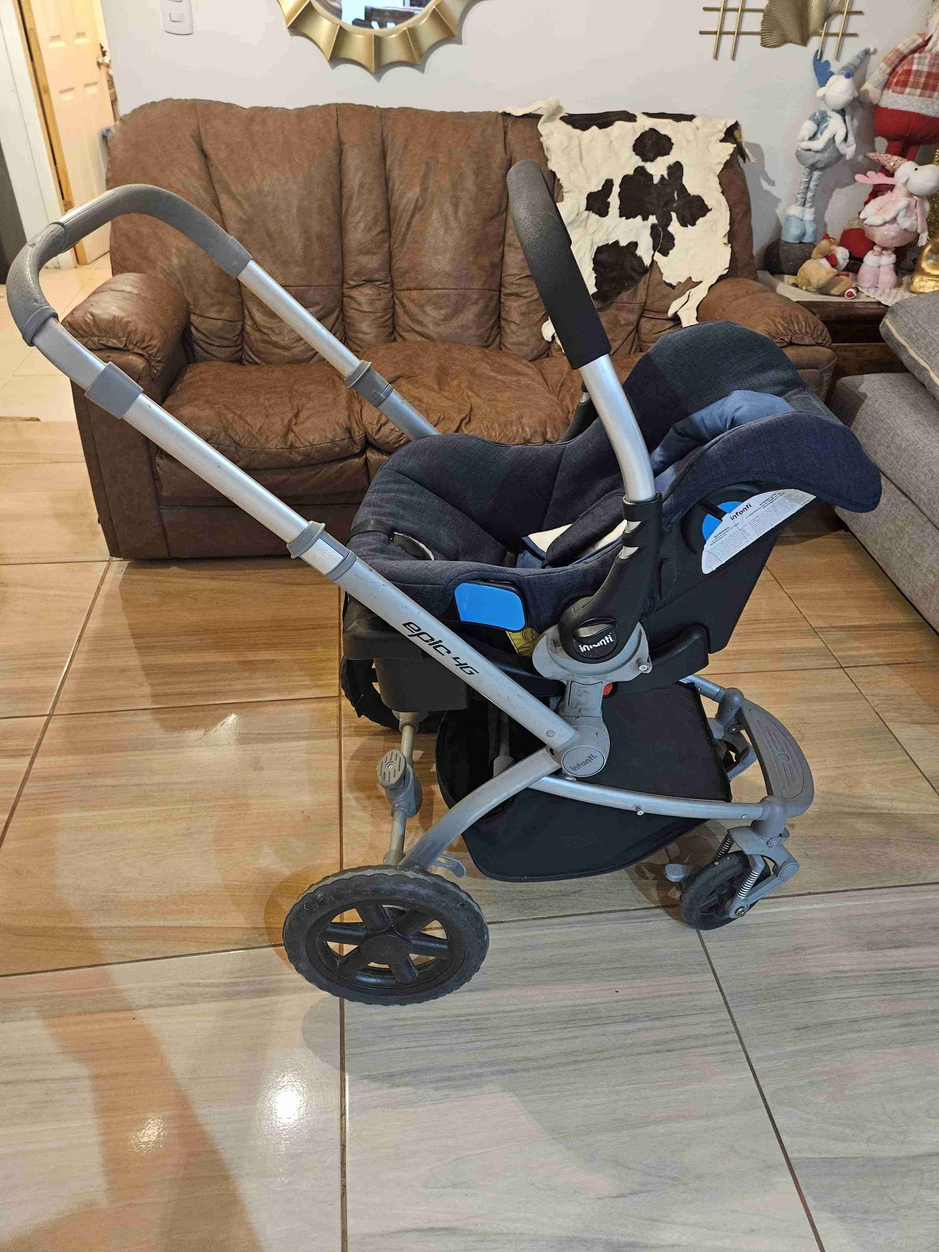 Coche de bebé azul con silla - miniatura 4