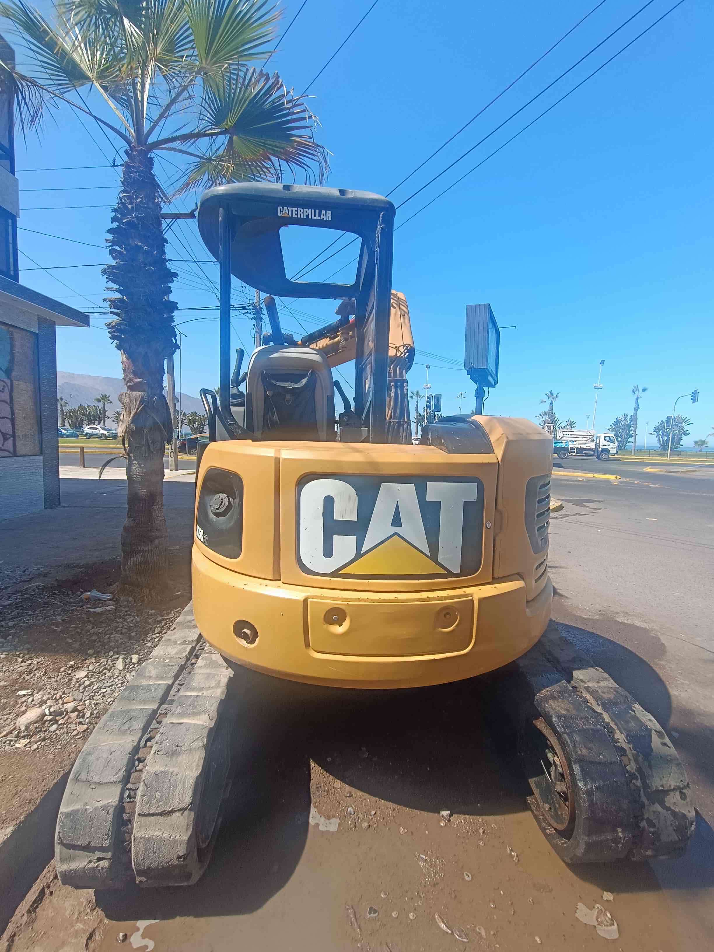 Retroexcavadora Caterpillar 305C - miniatura 2