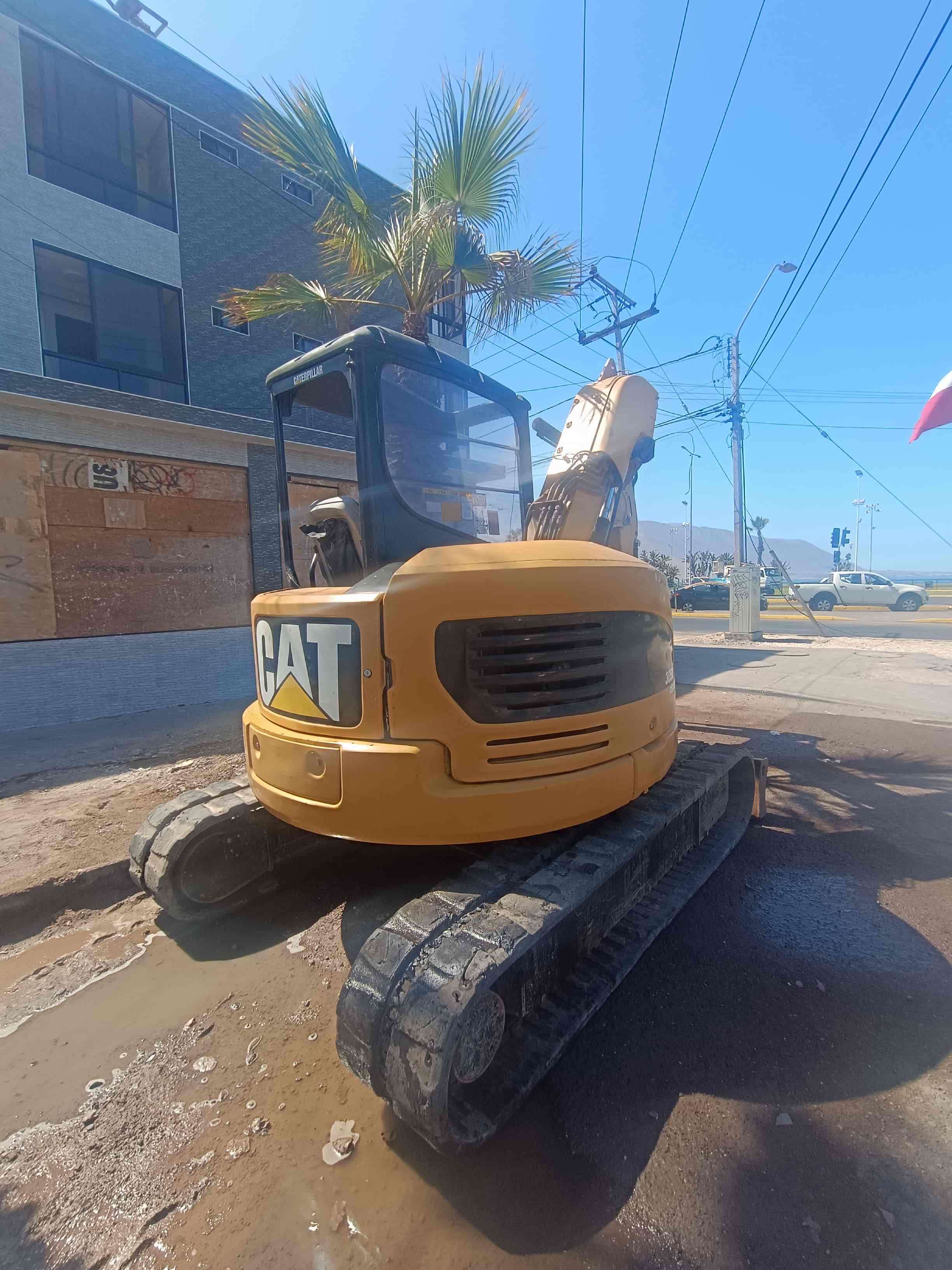 Retroexcavadora Caterpillar 305C - miniatura 3