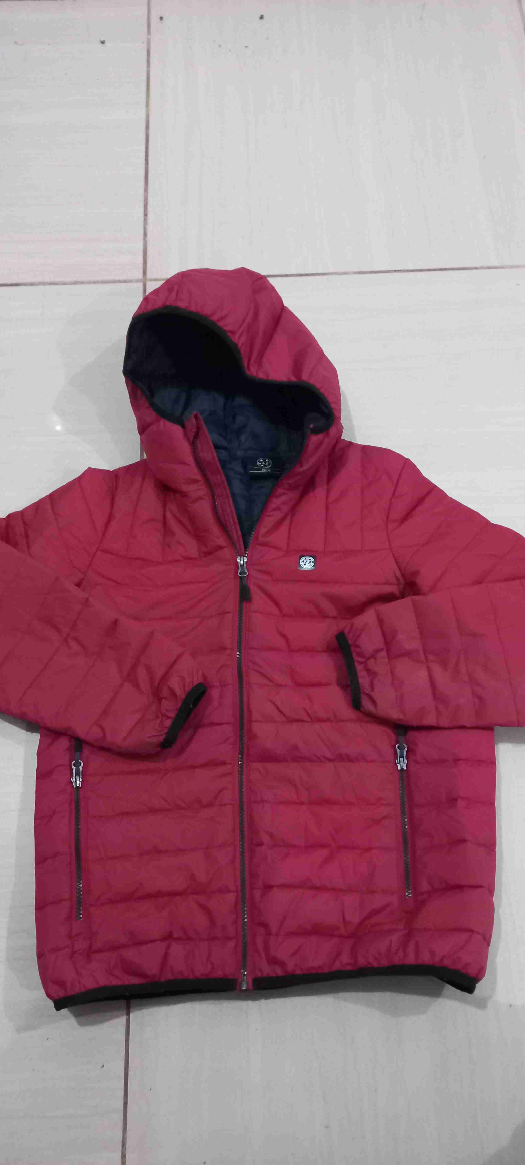 Chaqueta acolchada roja con capucha T12 $10000 - 1
