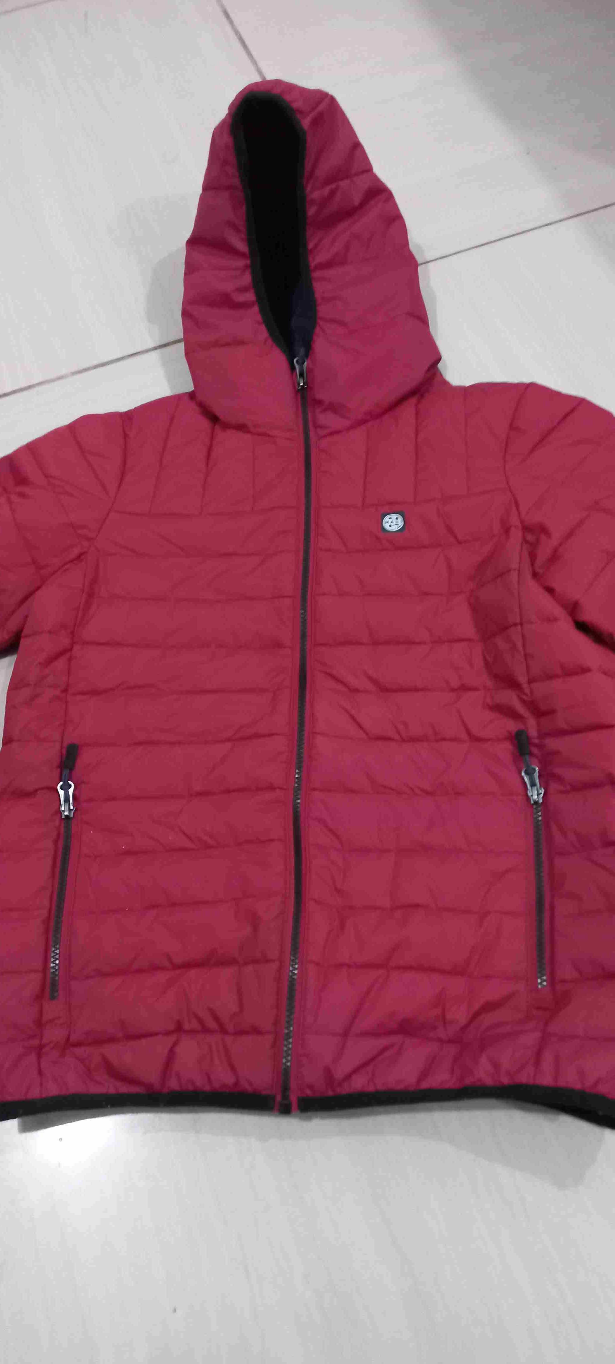 Chaqueta acolchada roja con capucha T12 $10000 - 4