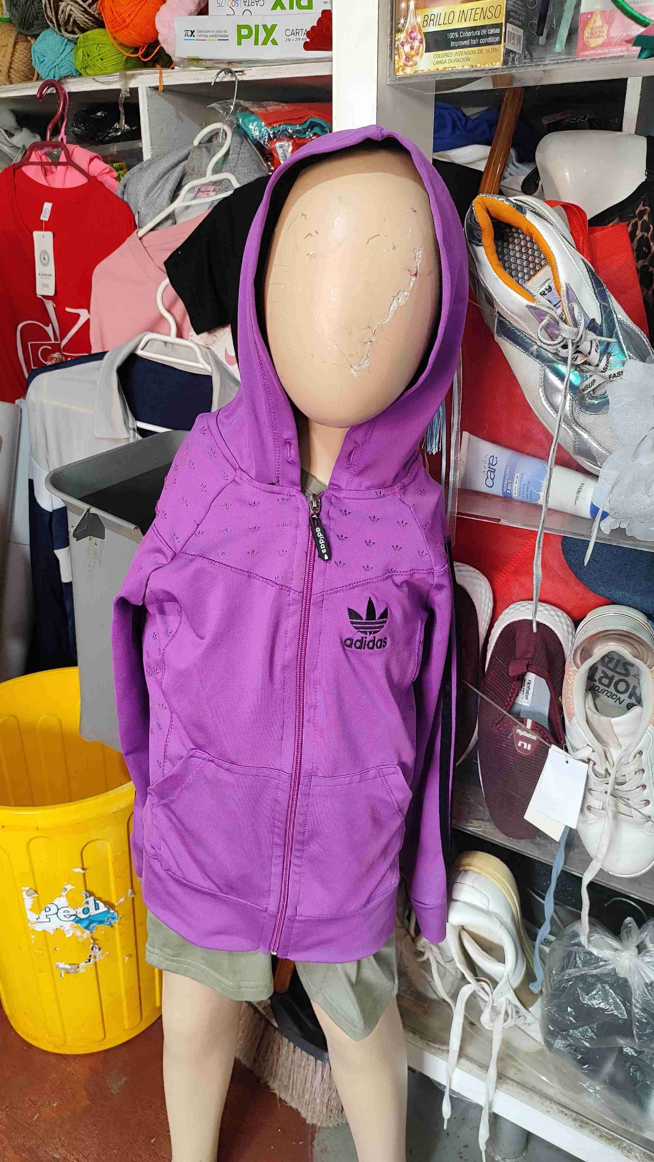 Chaqueta morada con capucha - 4