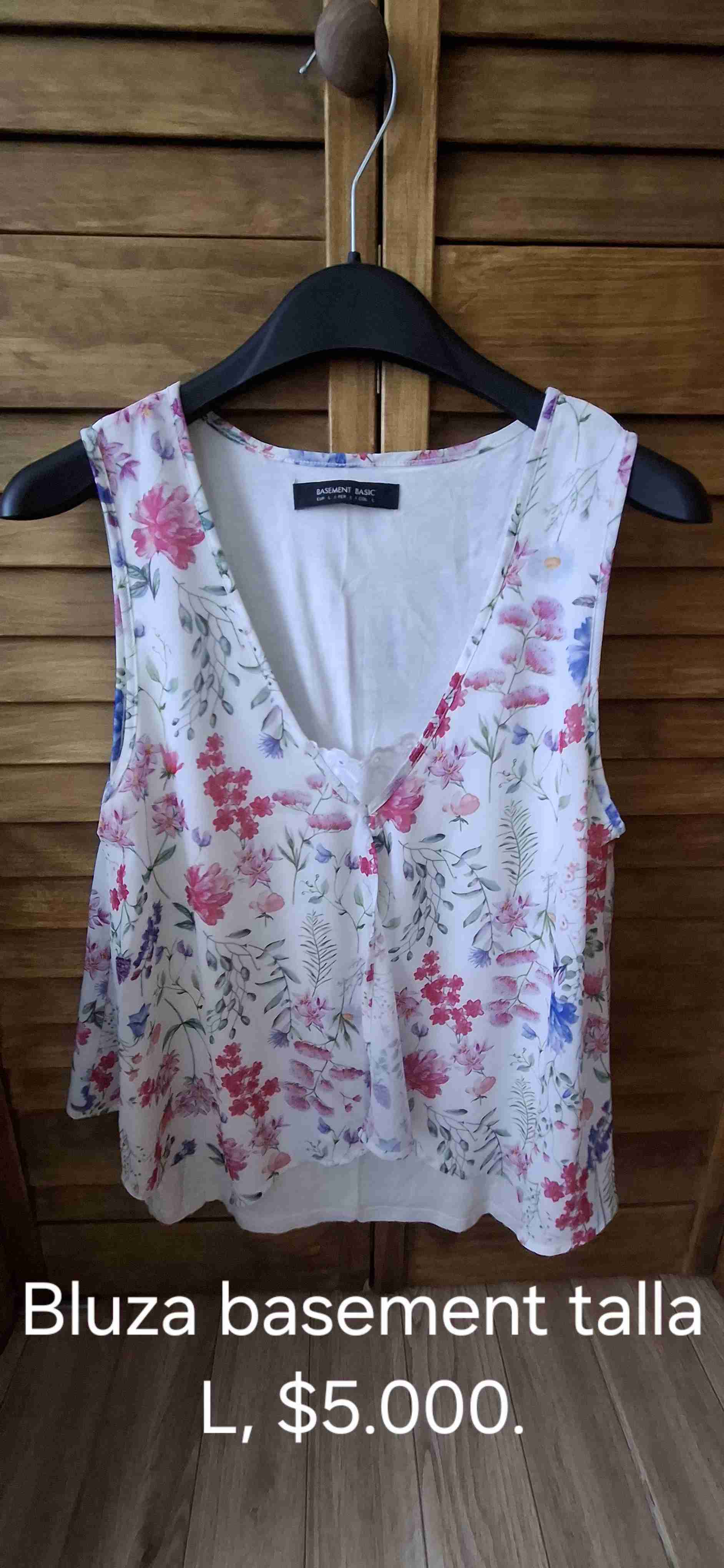 Blusa floral Basement talla M