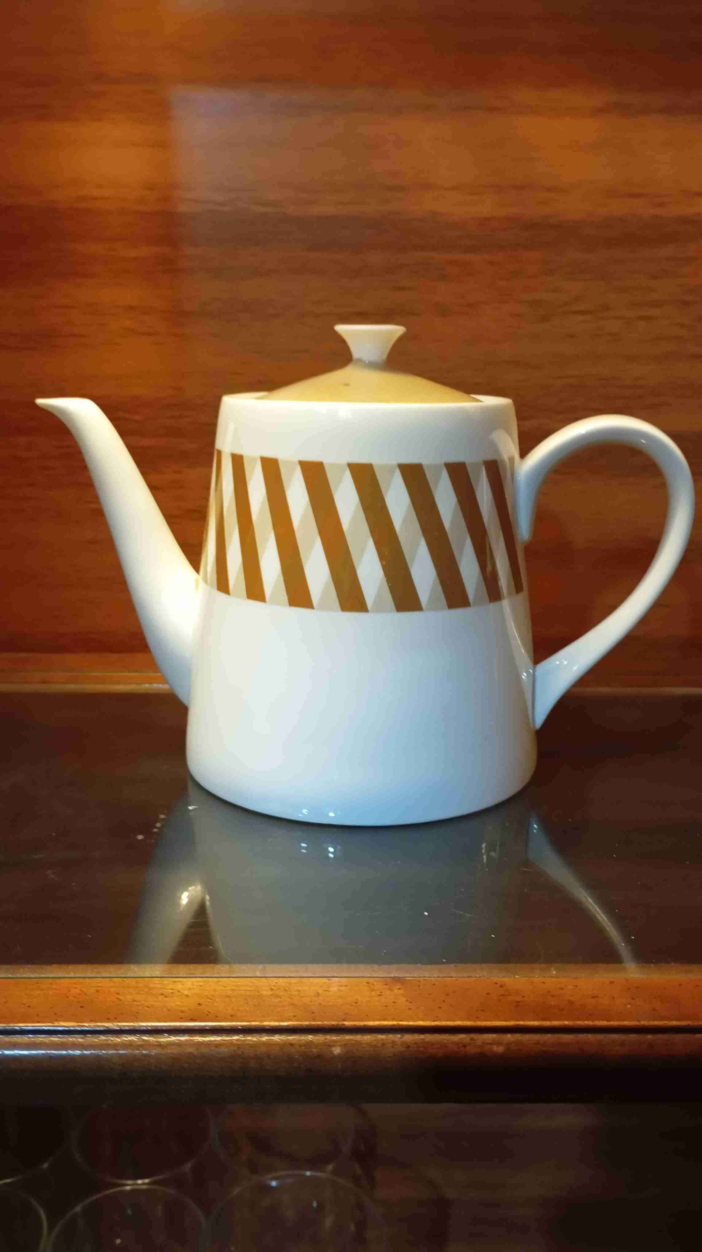 Tetera de porcelana con İnglesa. - miniatura 1