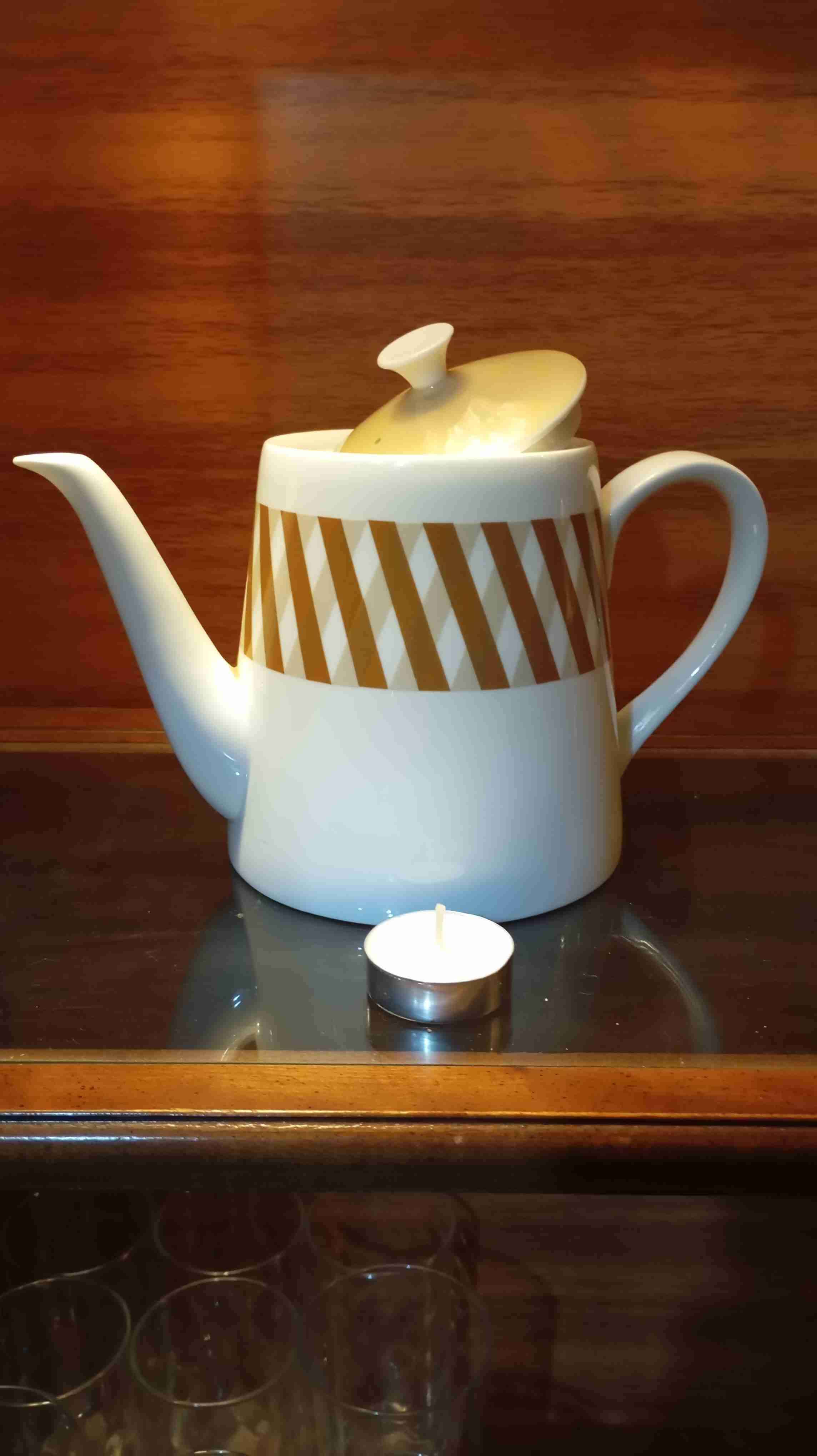 Tetera de porcelana con İnglesa. - miniatura 2