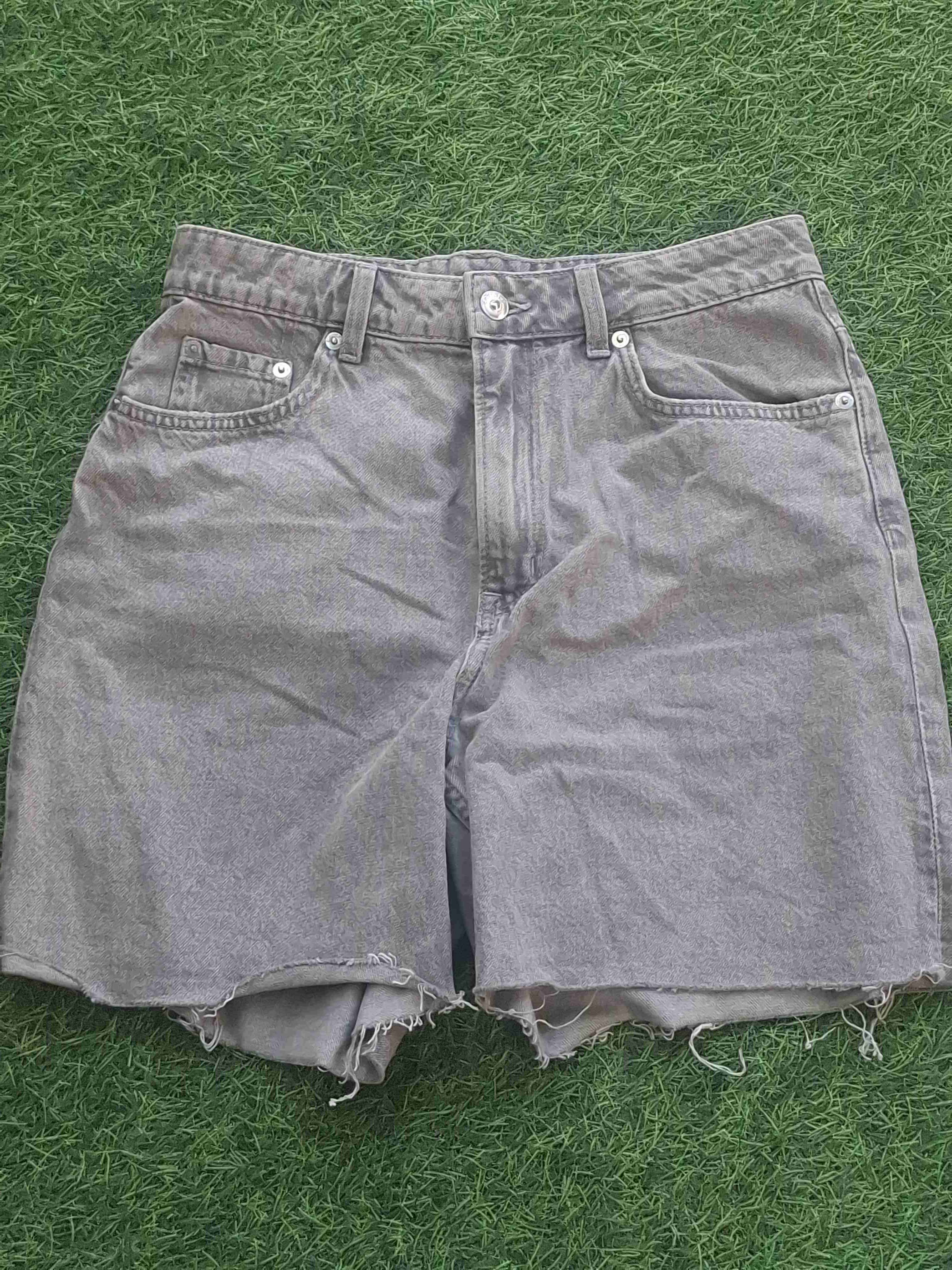 Shorts de mezclilla gris gastado - miniatura 1