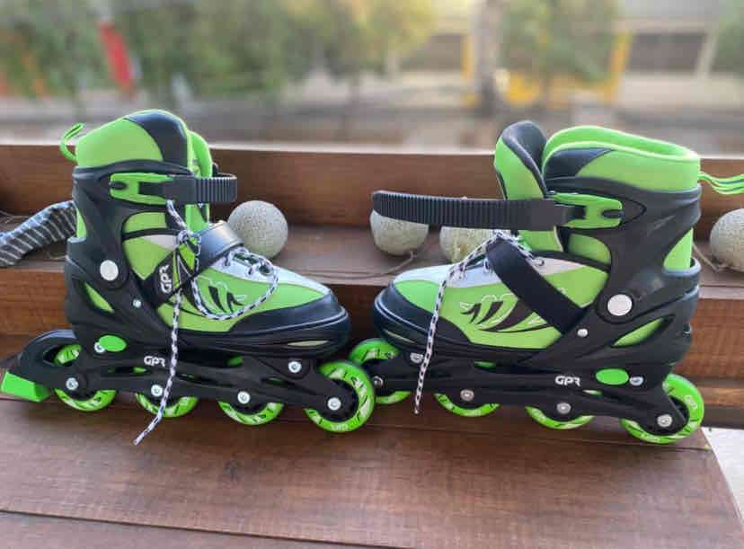 Patines en línea verdes y negros - miniatura 1